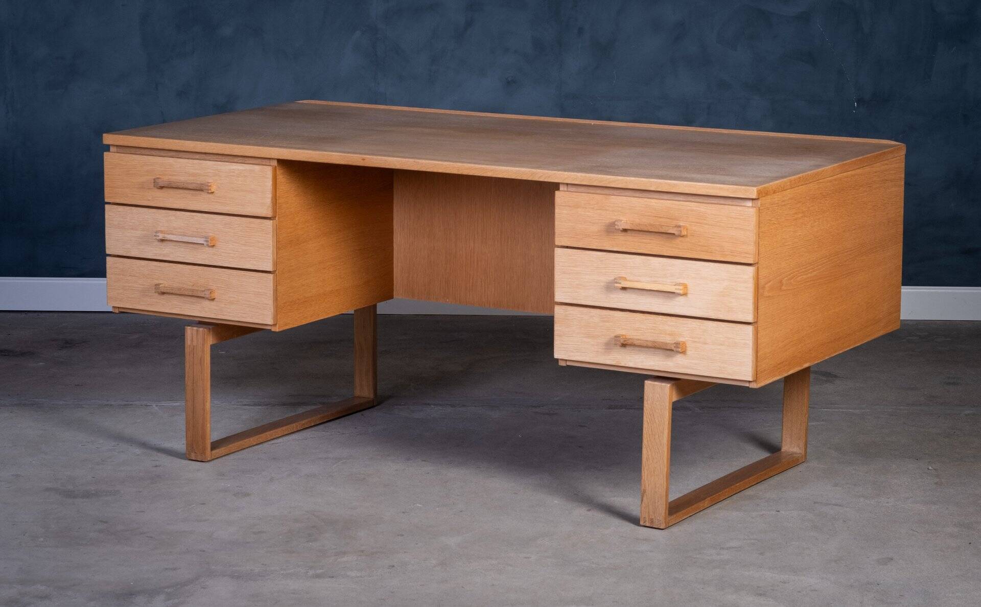 Vintage Oak Desk by Henning Jensen & Torben Valeur for Dyrlund, Denmark, 1960s