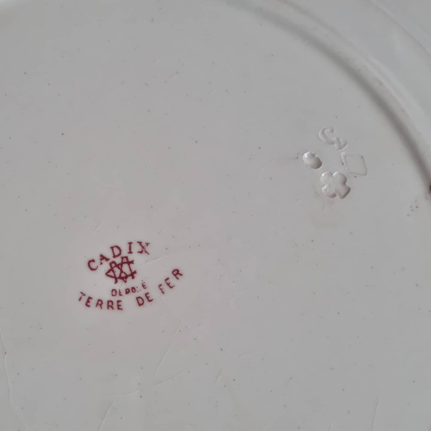 Serving dish iron earth Cadiz de Creil and Montereau