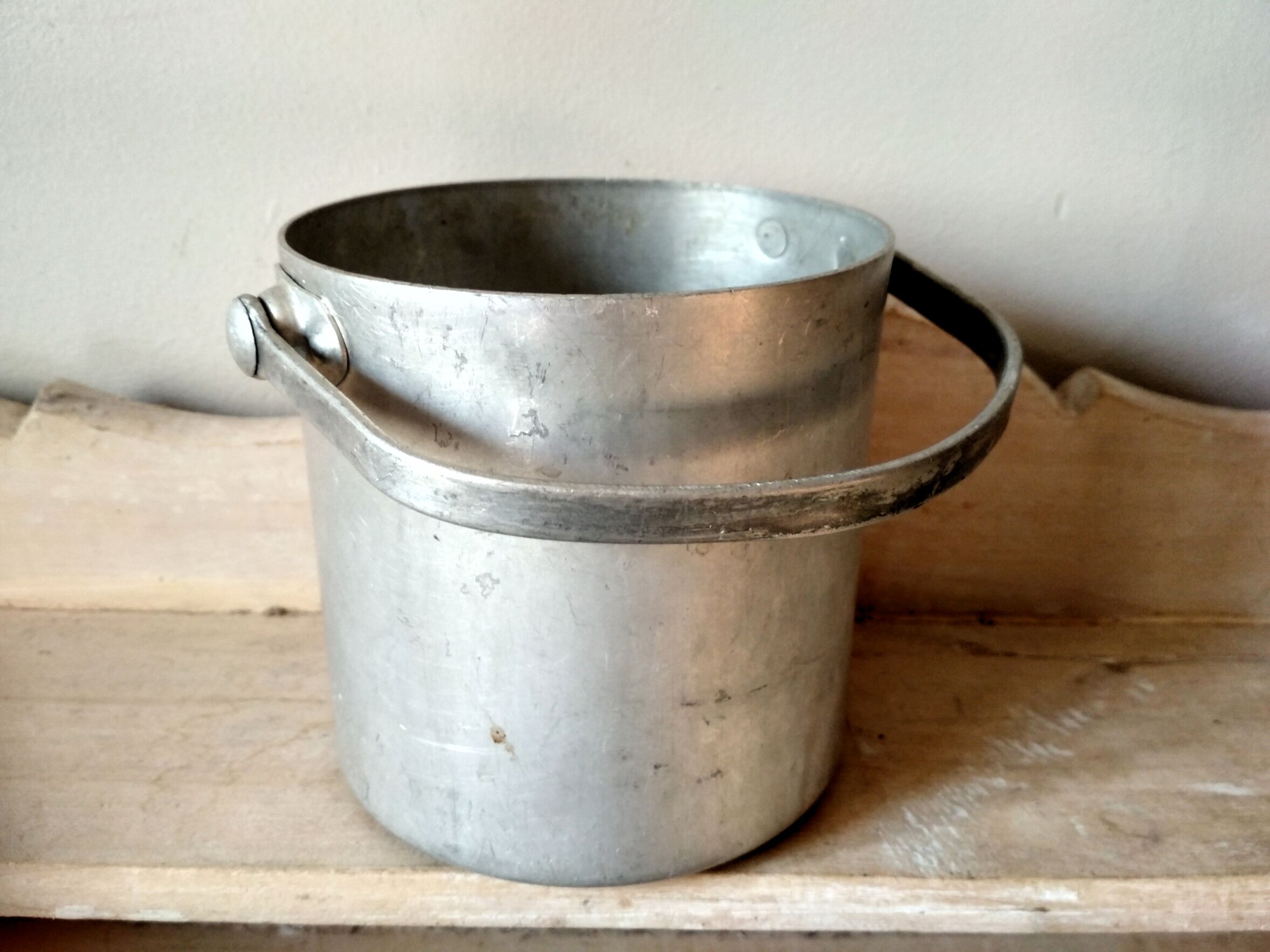 Small aluminum bucket with handle - - kitchen cutlery door