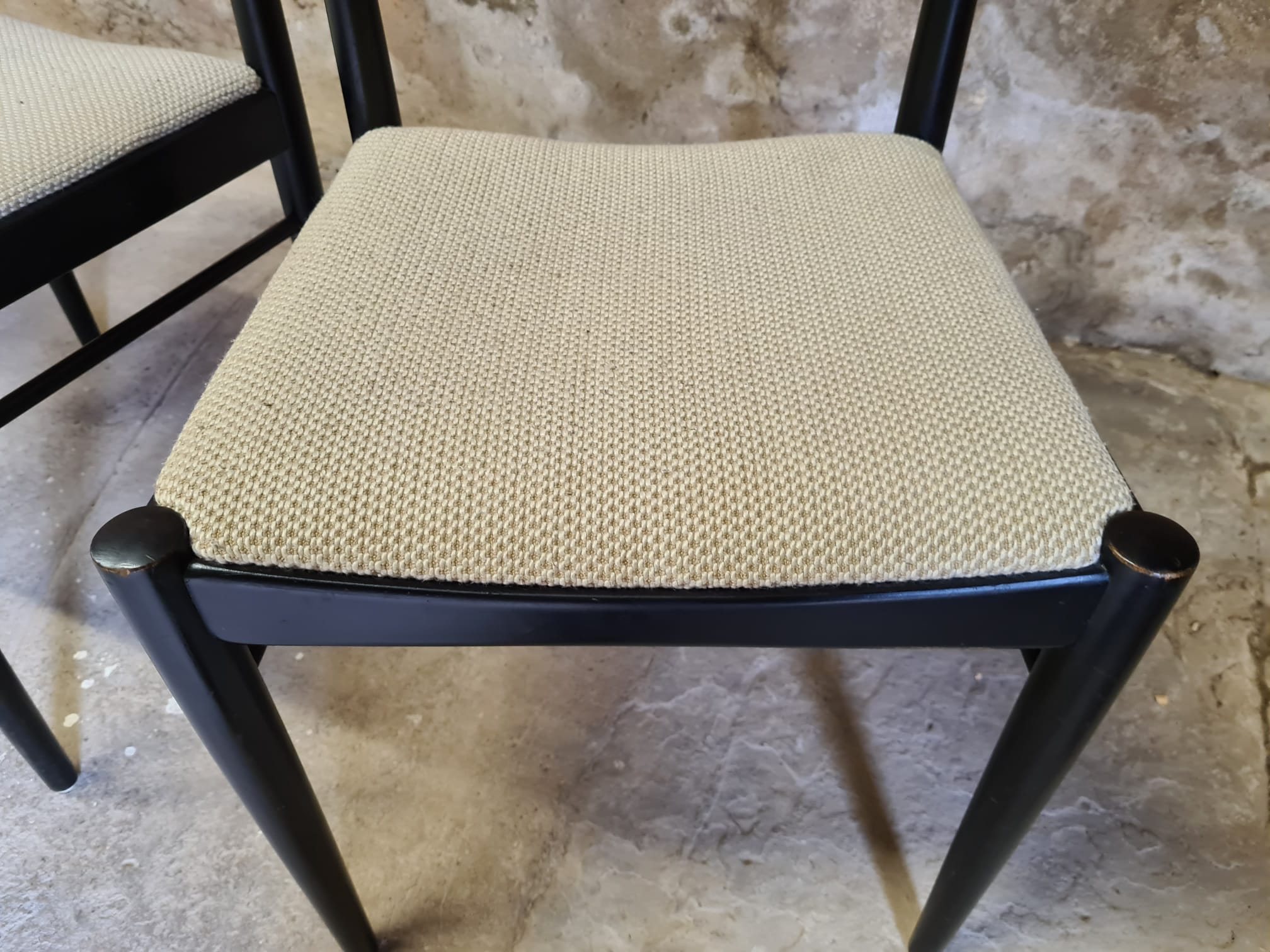 4 vintage wooden chairs 70"