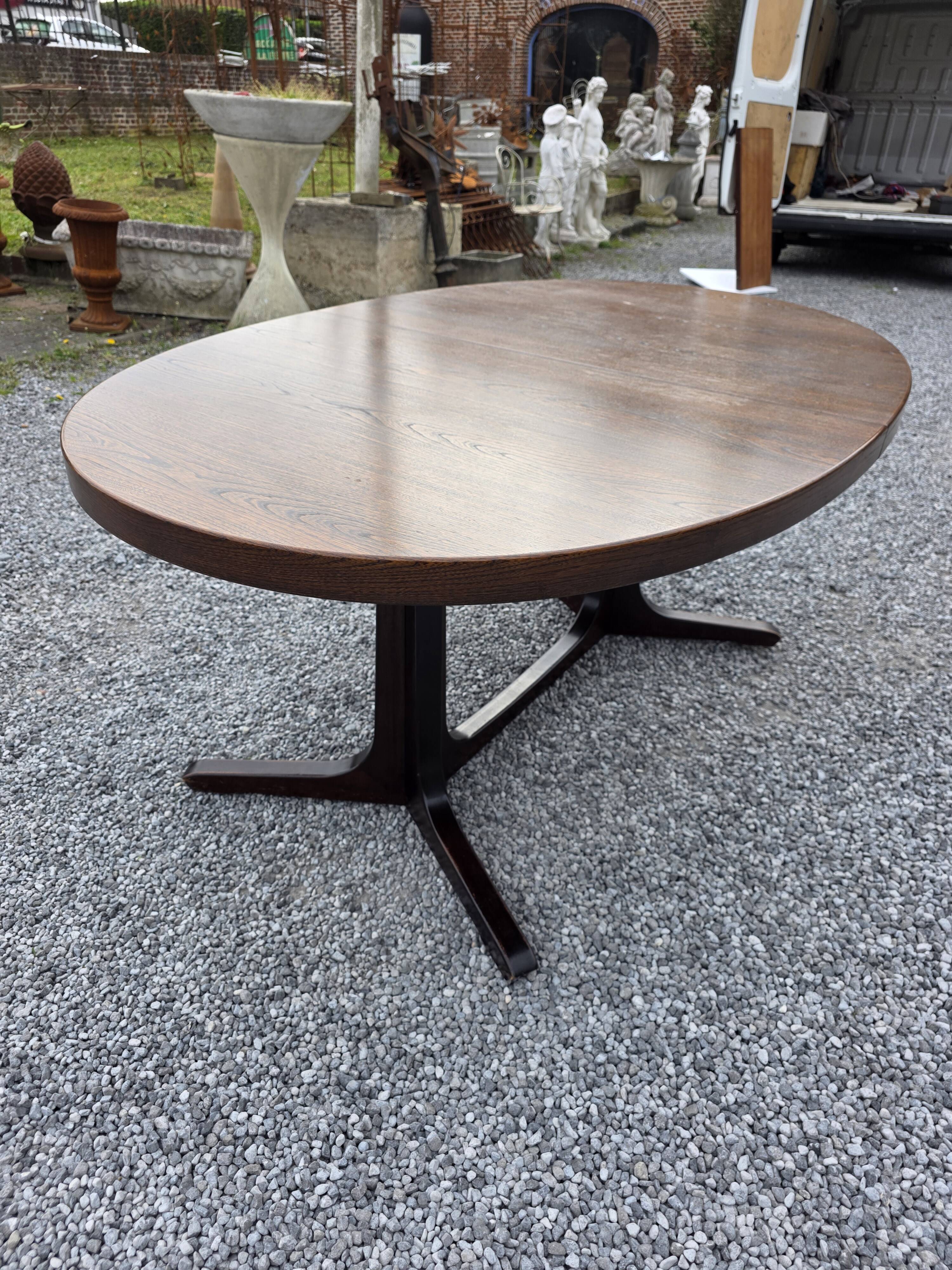 Extensible Baumann table in oak from the 1960s.