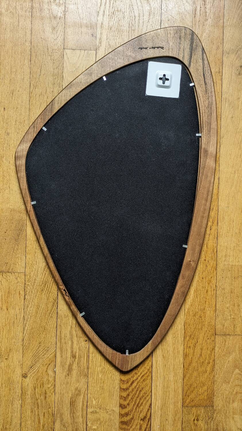 Miroir en noyer massif de style mid-century modern / scandinave