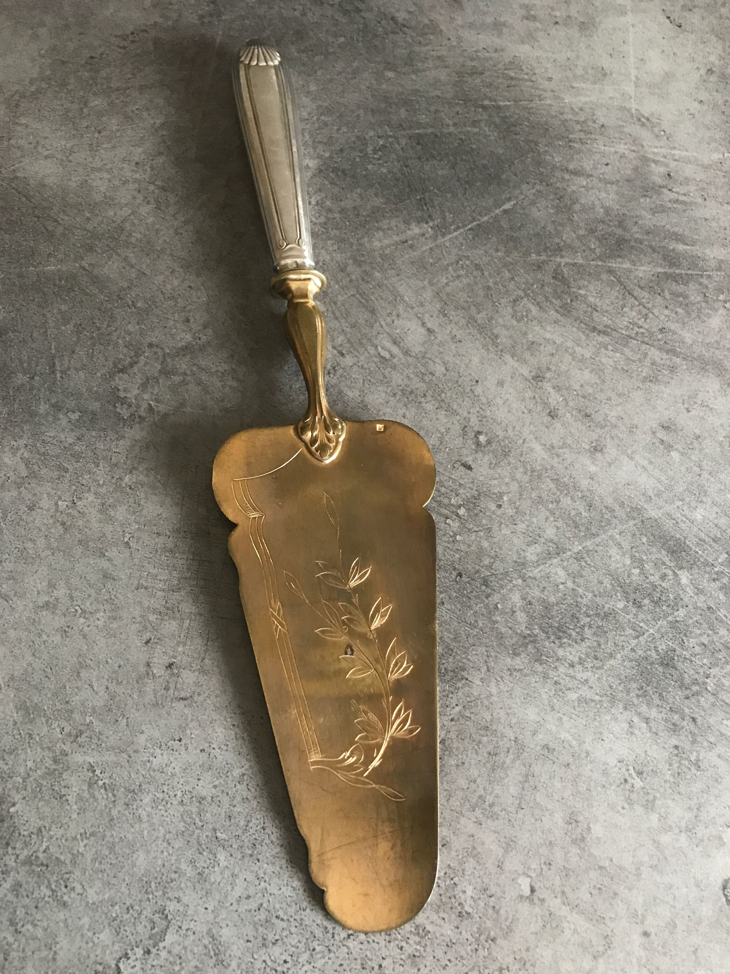ANTIQUE SILVER PIE AND GOLDEN METAL SHOVEL in FÉRRÉOL-Boudat BOX