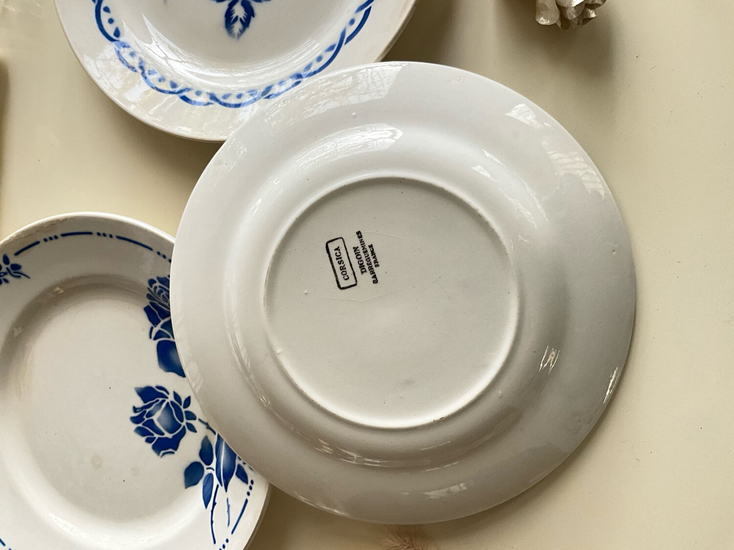 Mix and match 3 flat plates from Digoin.