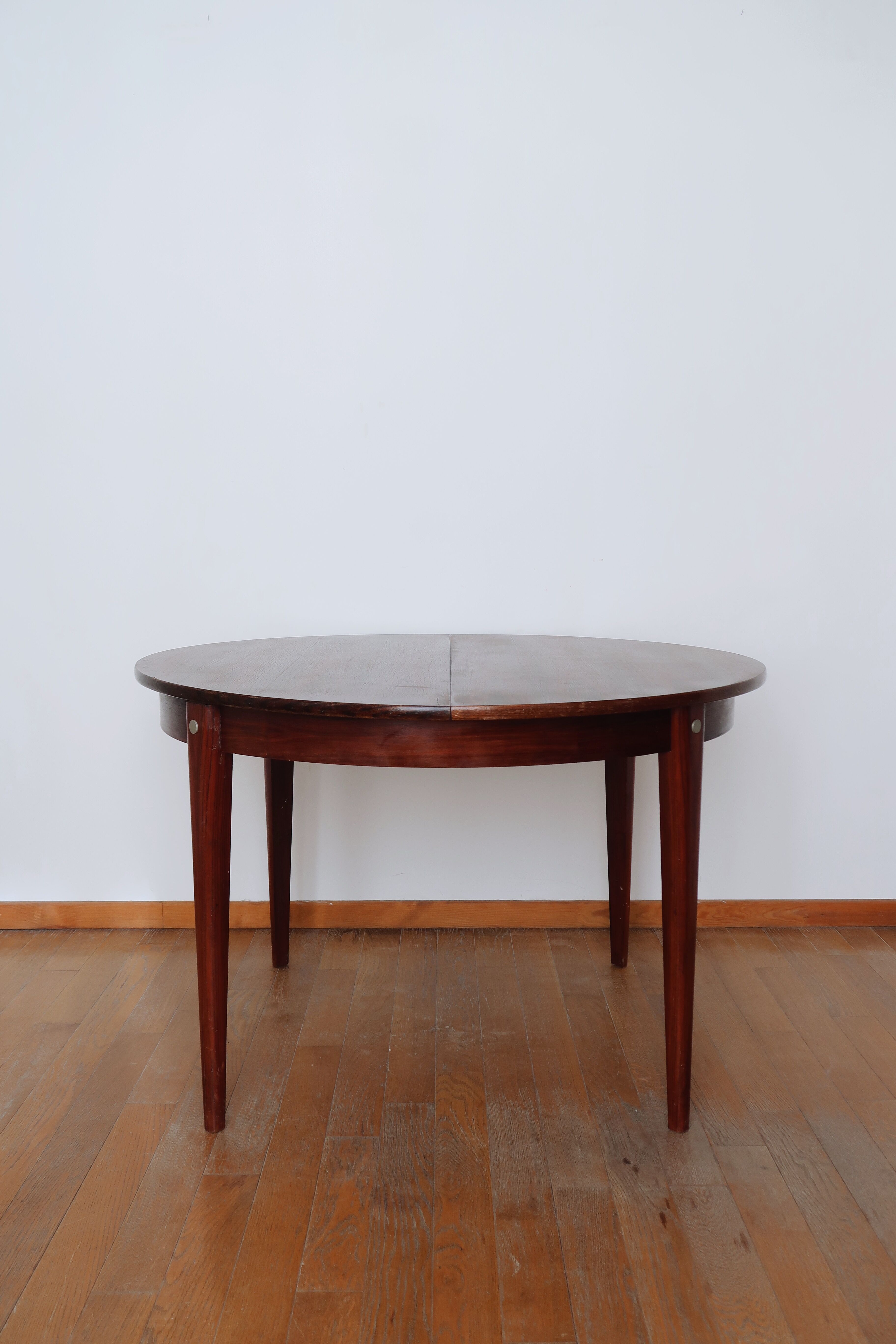 Round table extendable rosewood