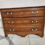 Walnut chest of drawers