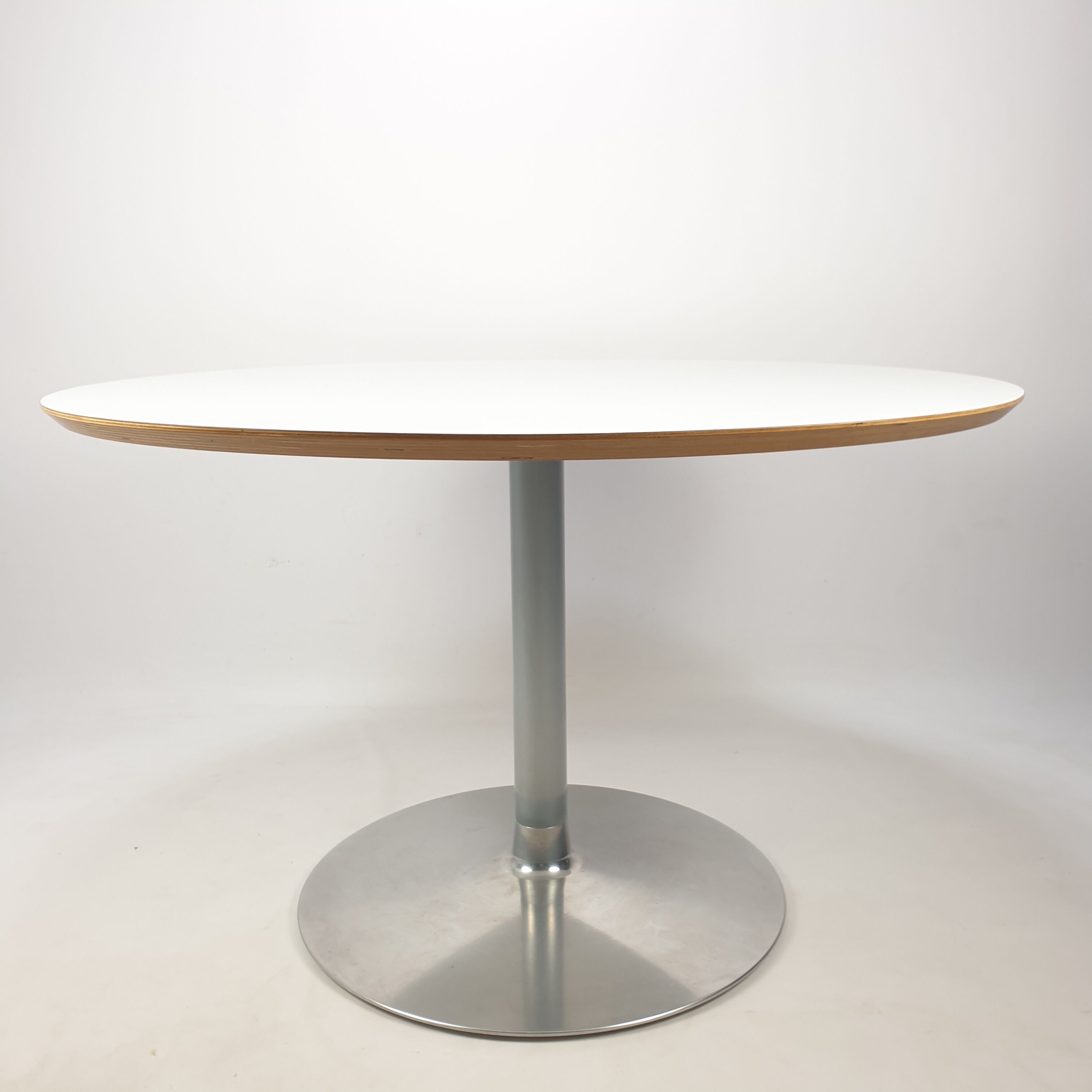 Round dining table by Pierre Paulin for Artifort, 1980s