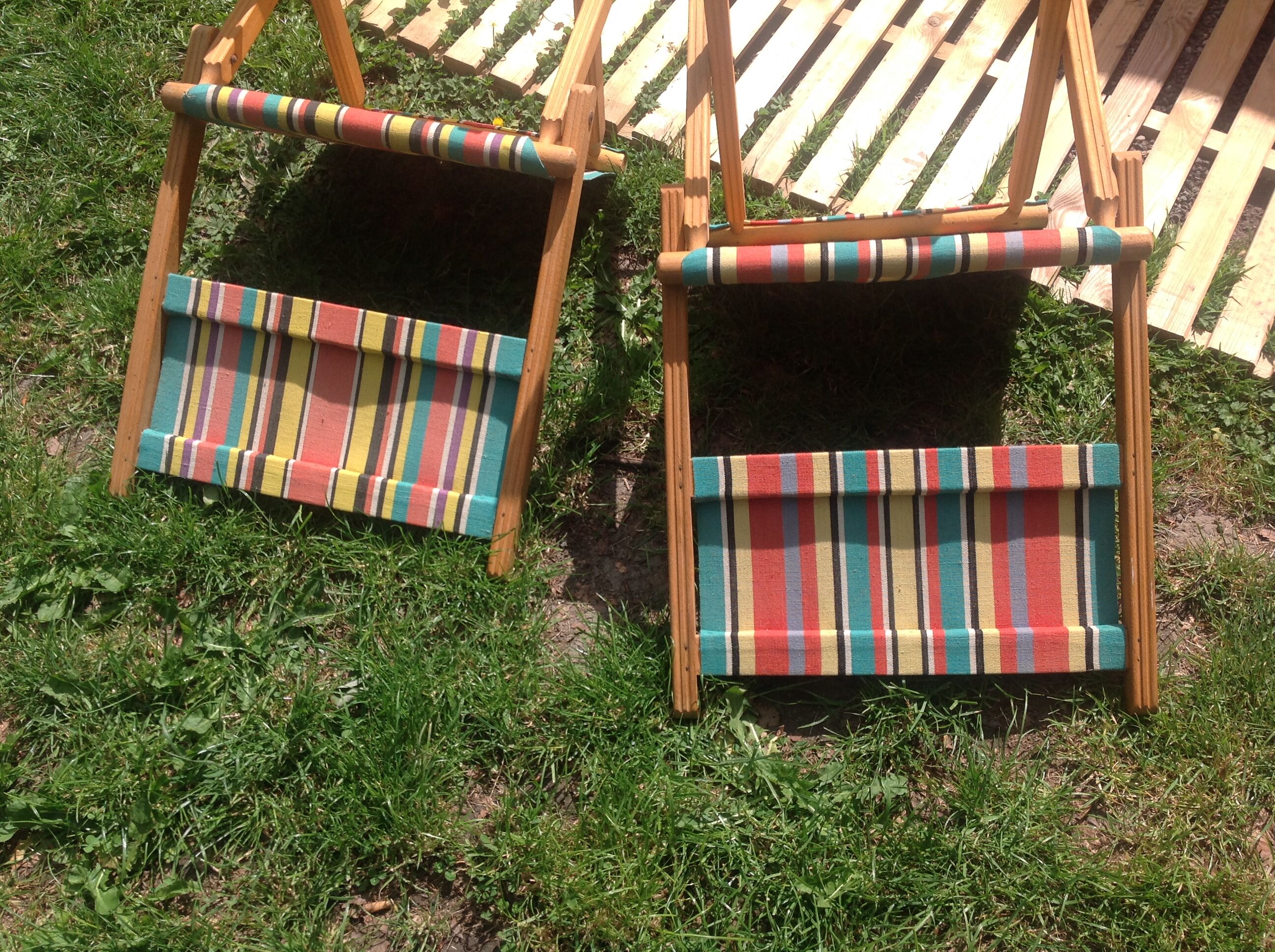 Duo of folding chairs