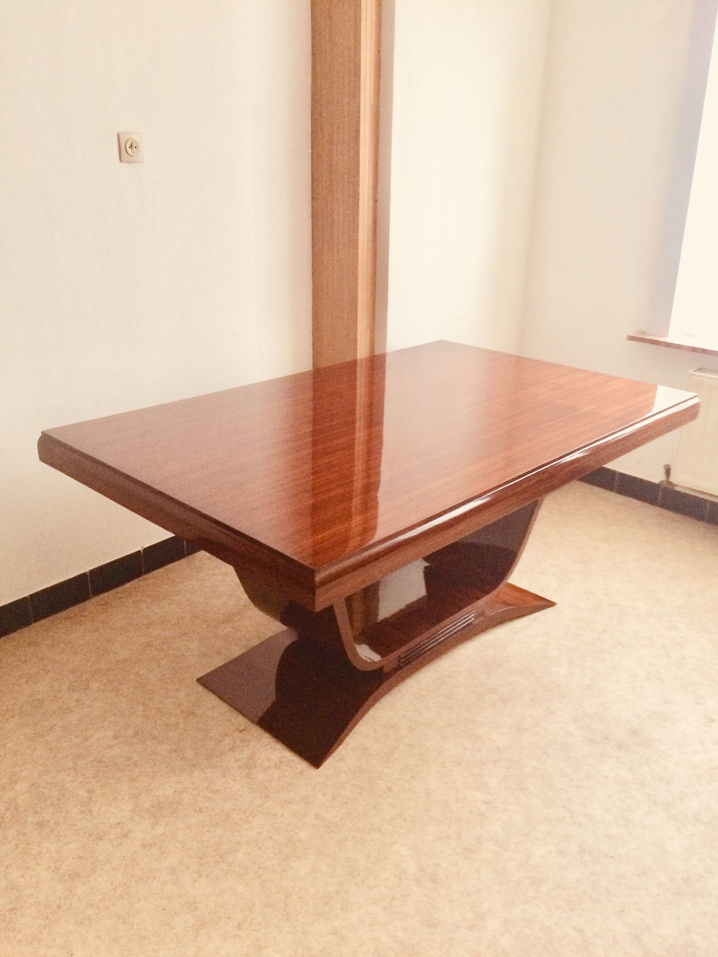Art Deco dining table in Rio rosewood
