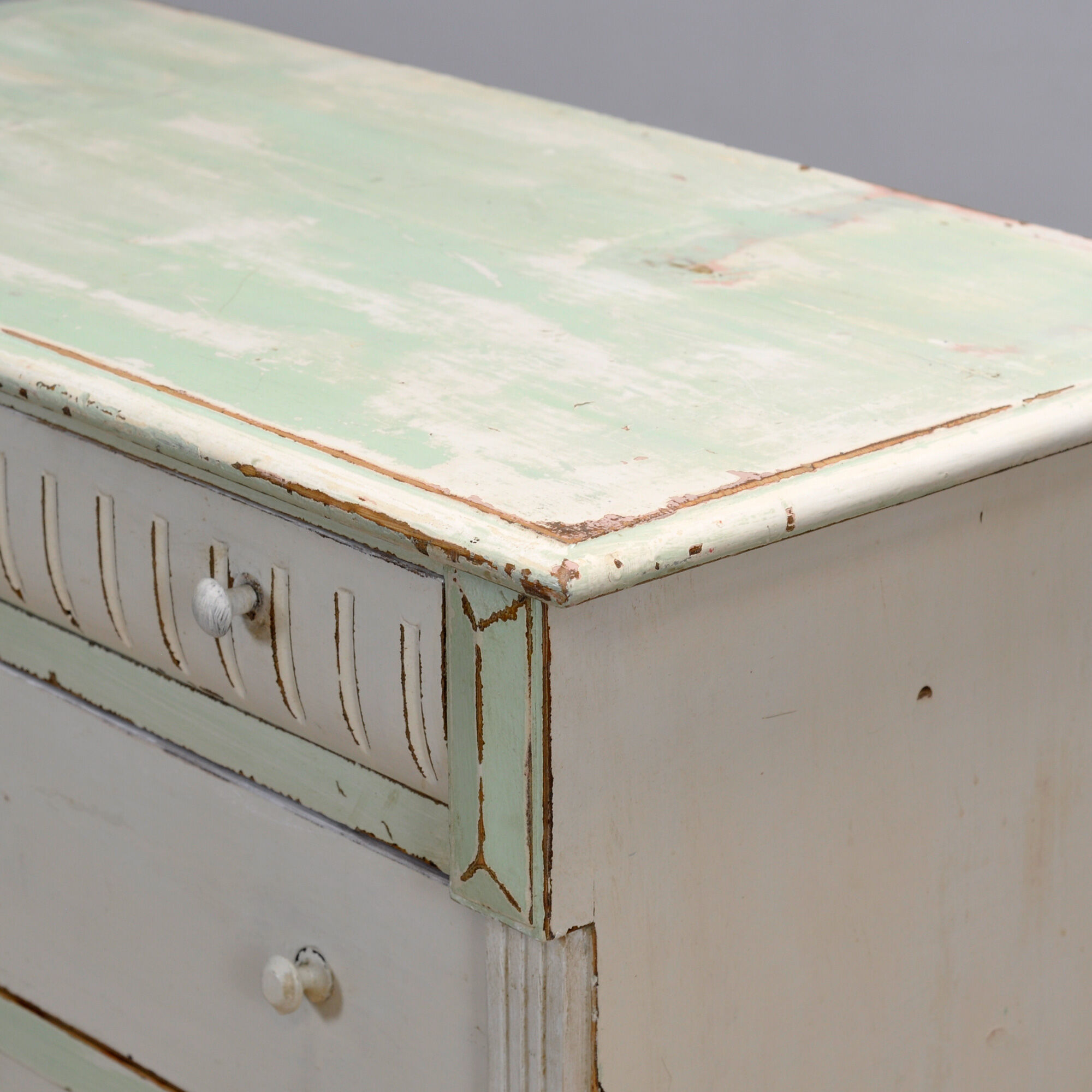Commode en pin, vers 1910