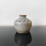 Vase en grès signé