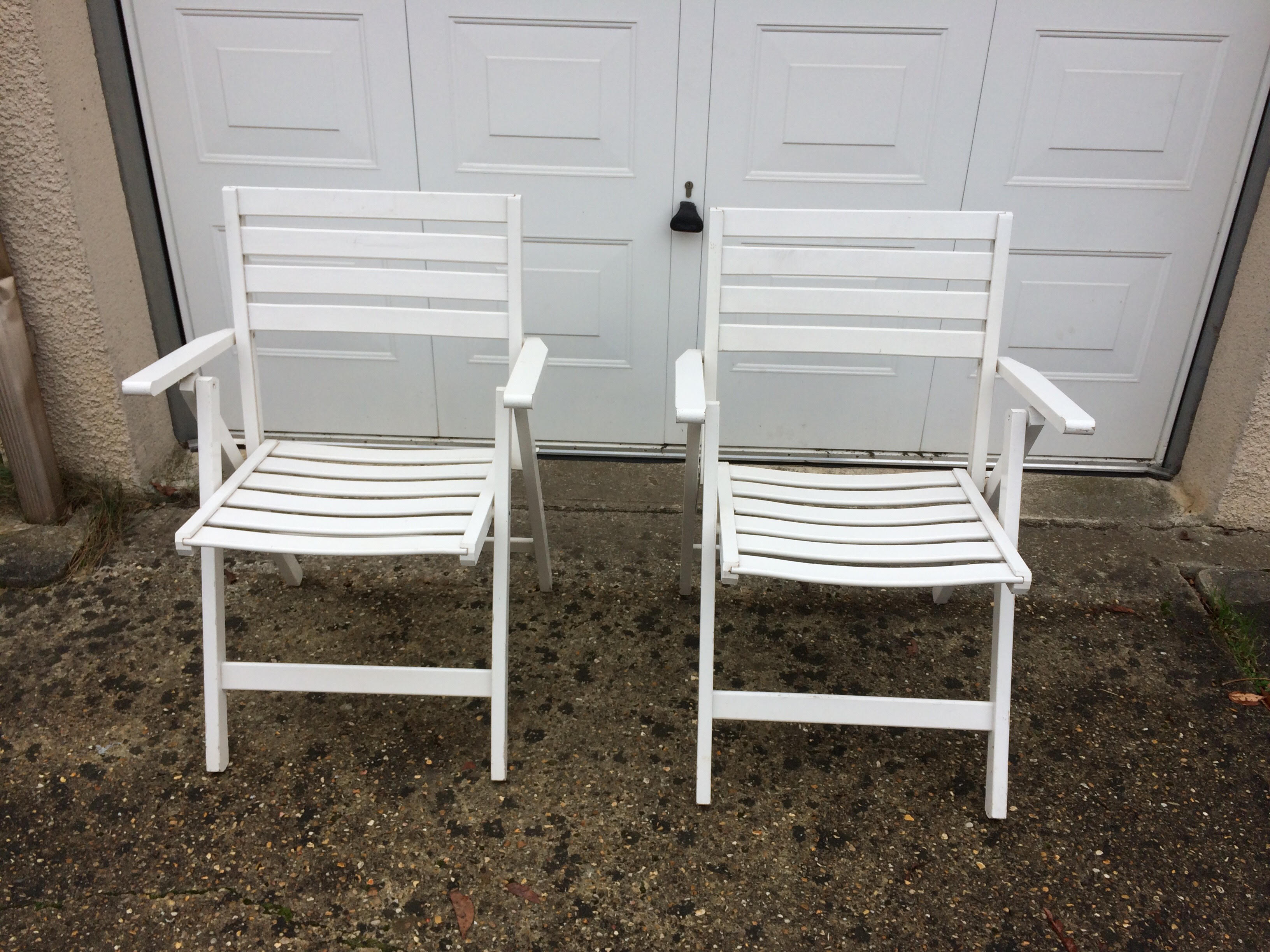 Pair of chairs folding vintage