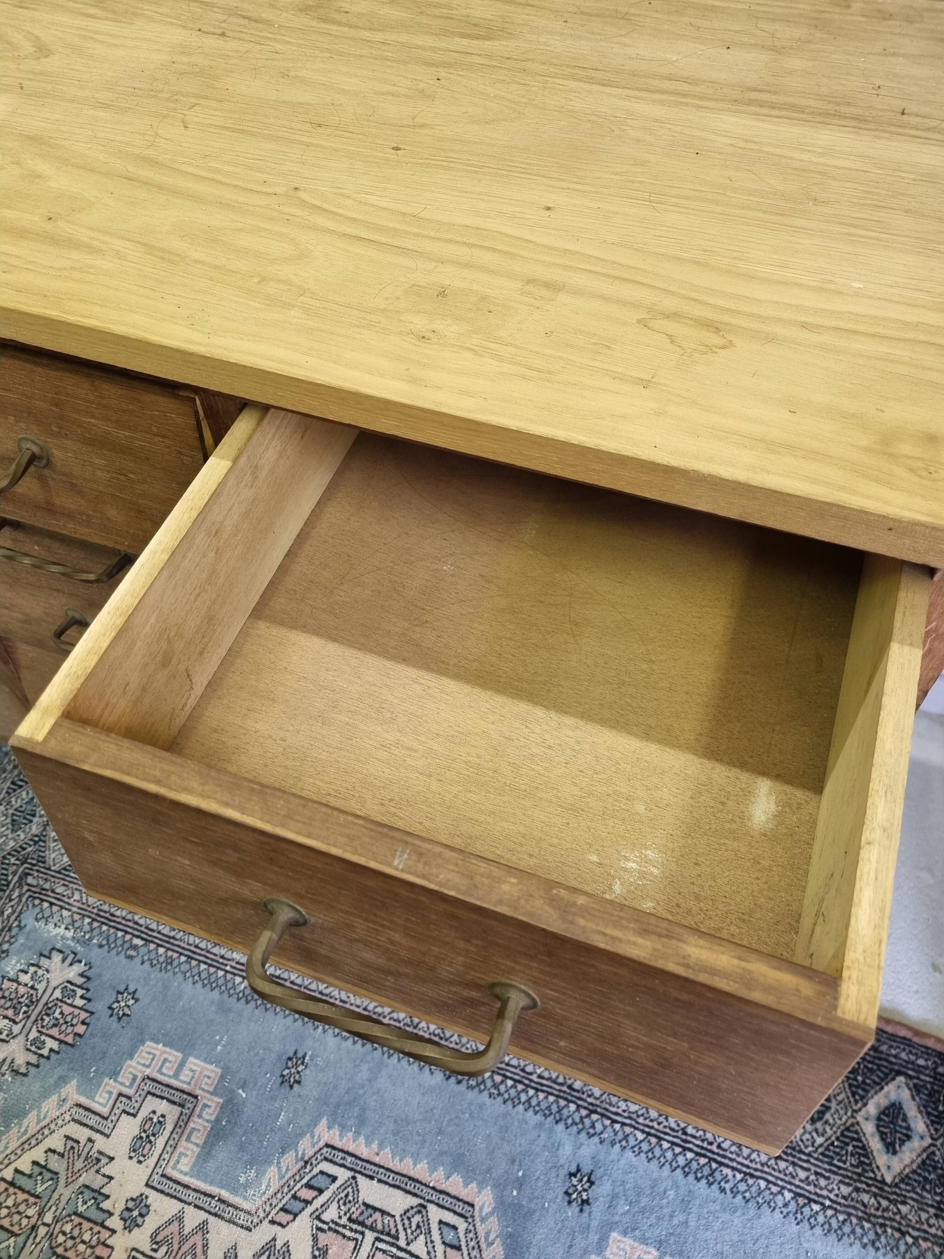 Meuble de métier à tiroirs