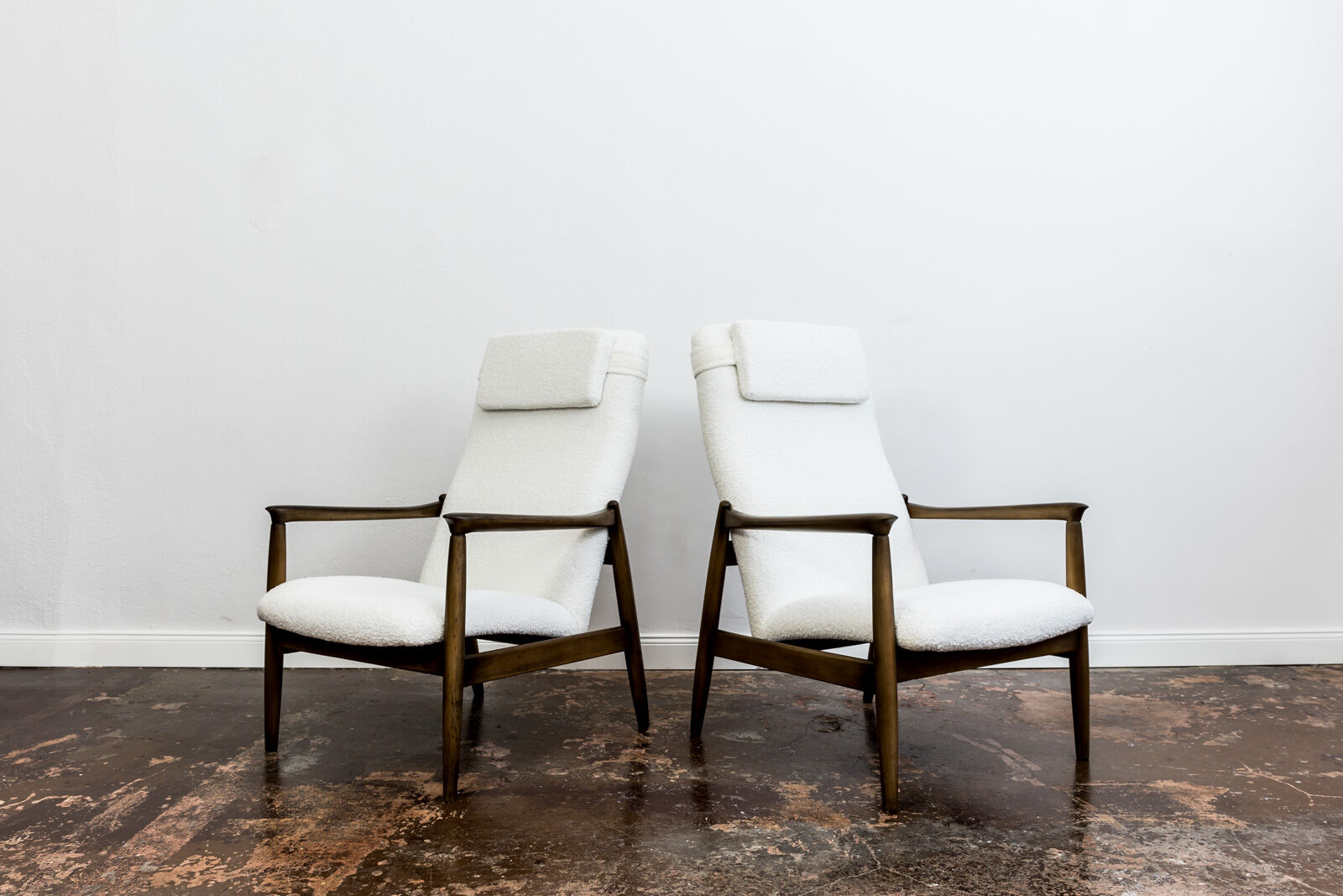 Pair of white boucle gfm 64 high back armchairs by edmund homa, 1960s