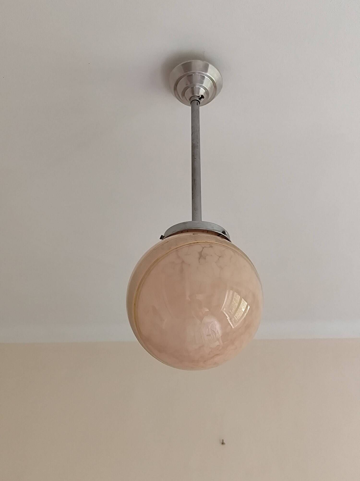 suspension glass globe pink and gold on a metal aluminium stem and structure