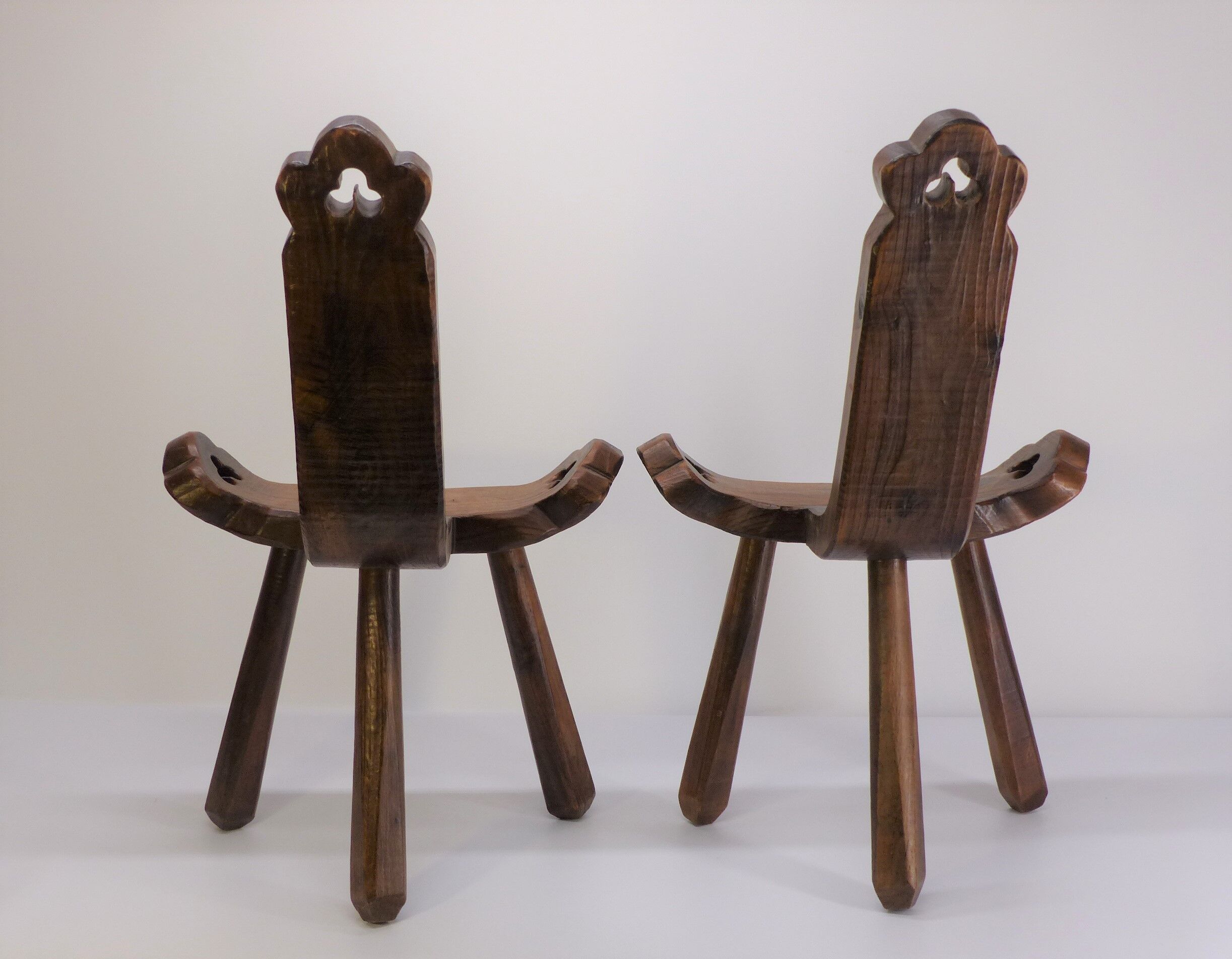 Paire de chaises brutalistes tripodes