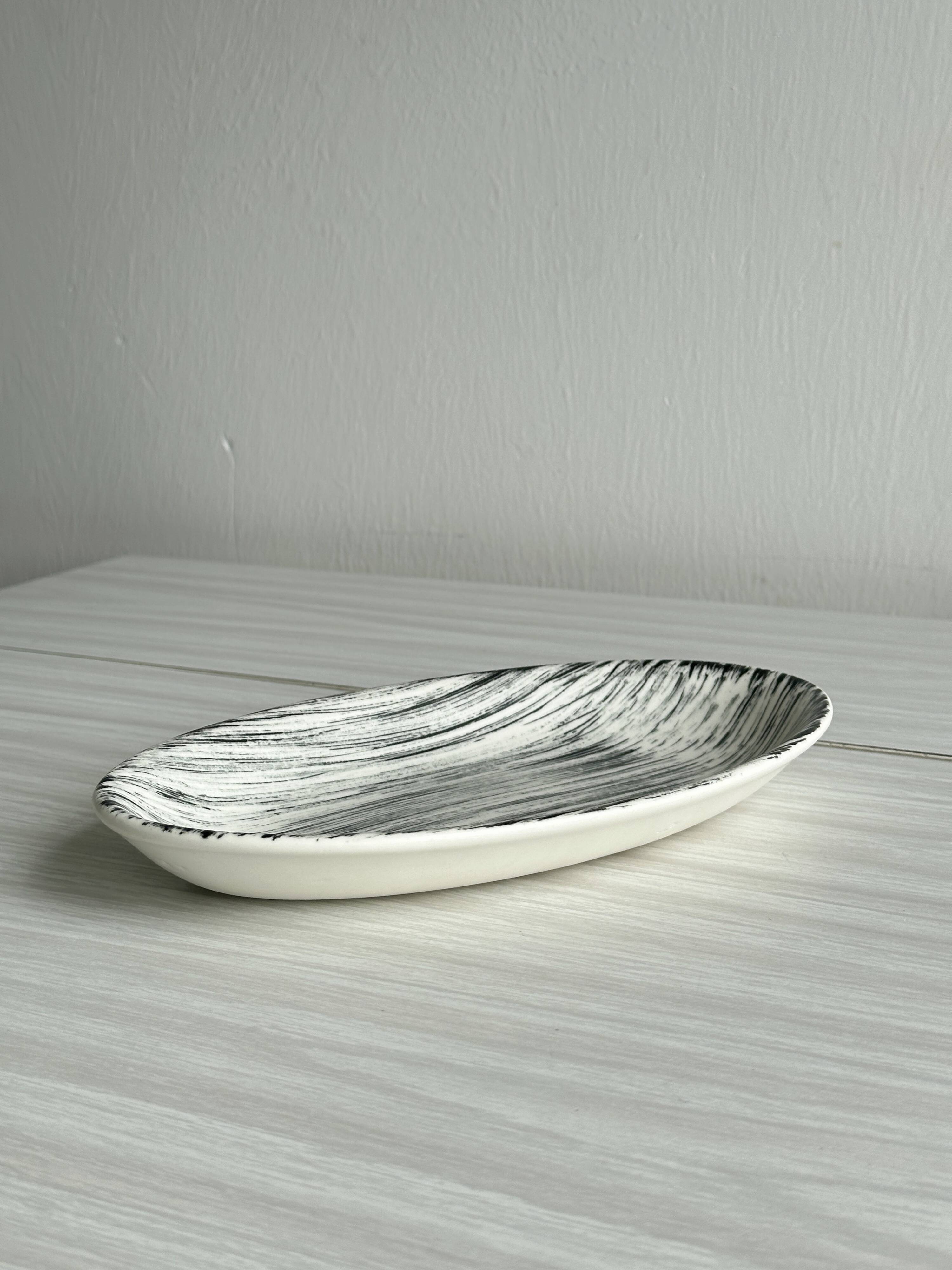 Vide poche, petit plat design noir et blanc Salins France.