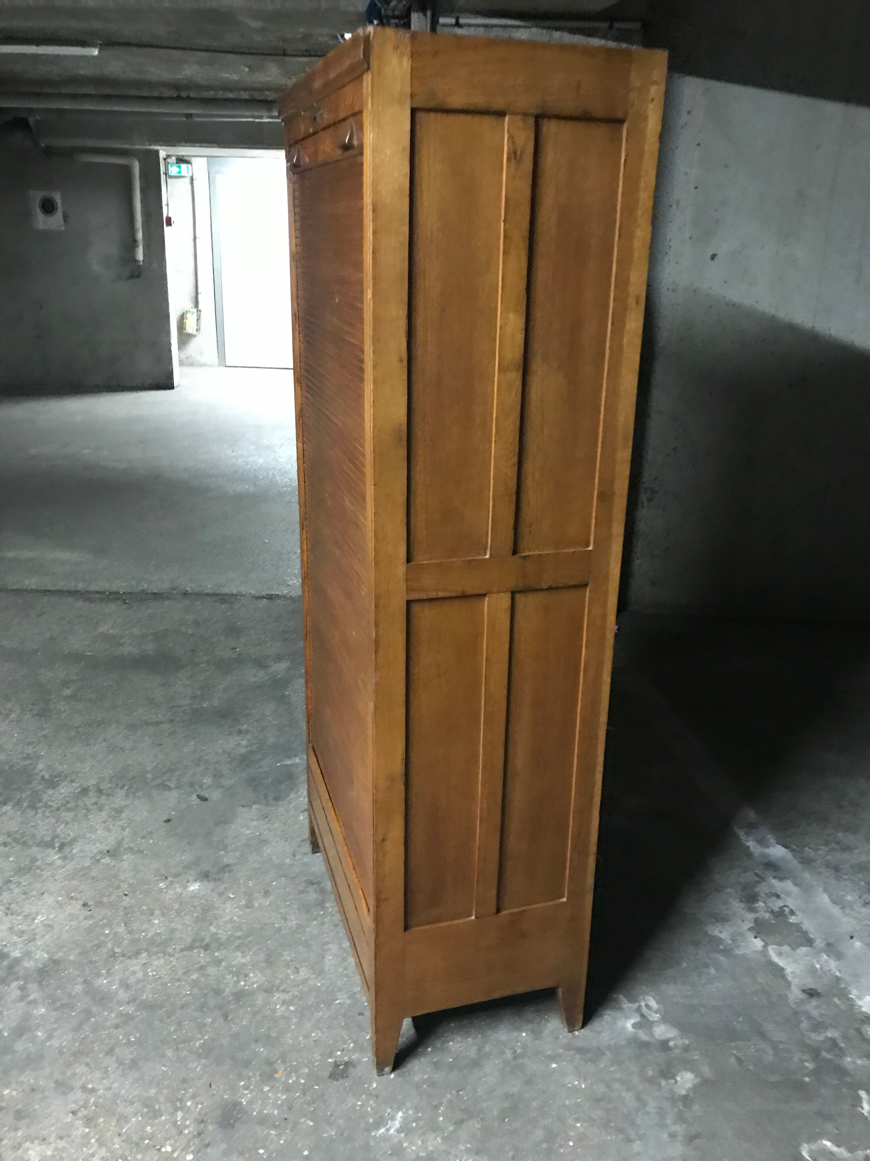 Notary curtain cabinet 1900