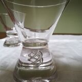 Lot de deux verres en cristal (apéritif digestif vodka) gravés sous pied made in tudor sulfure
