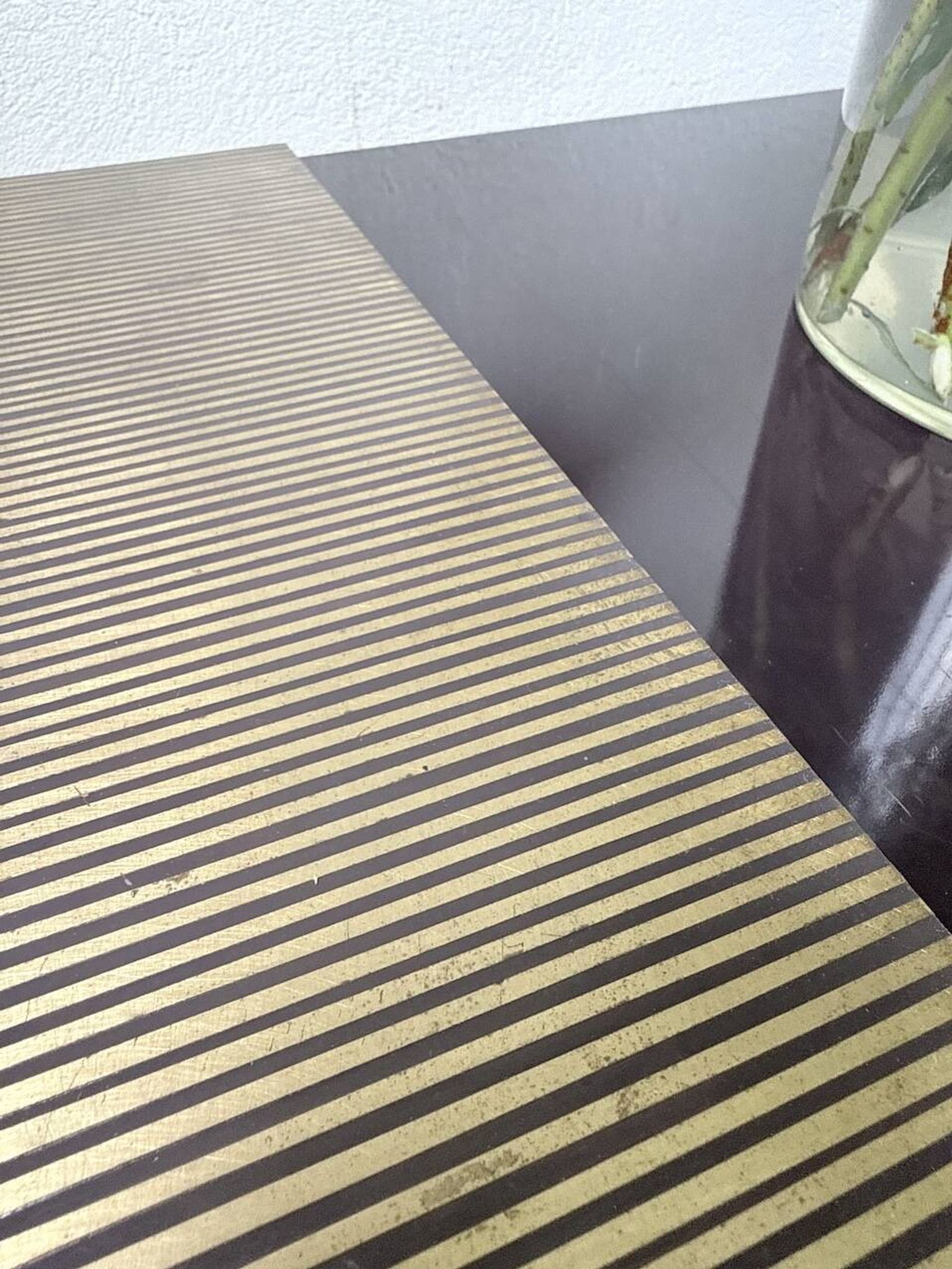 Art Deco coffee table in lacquer and brass