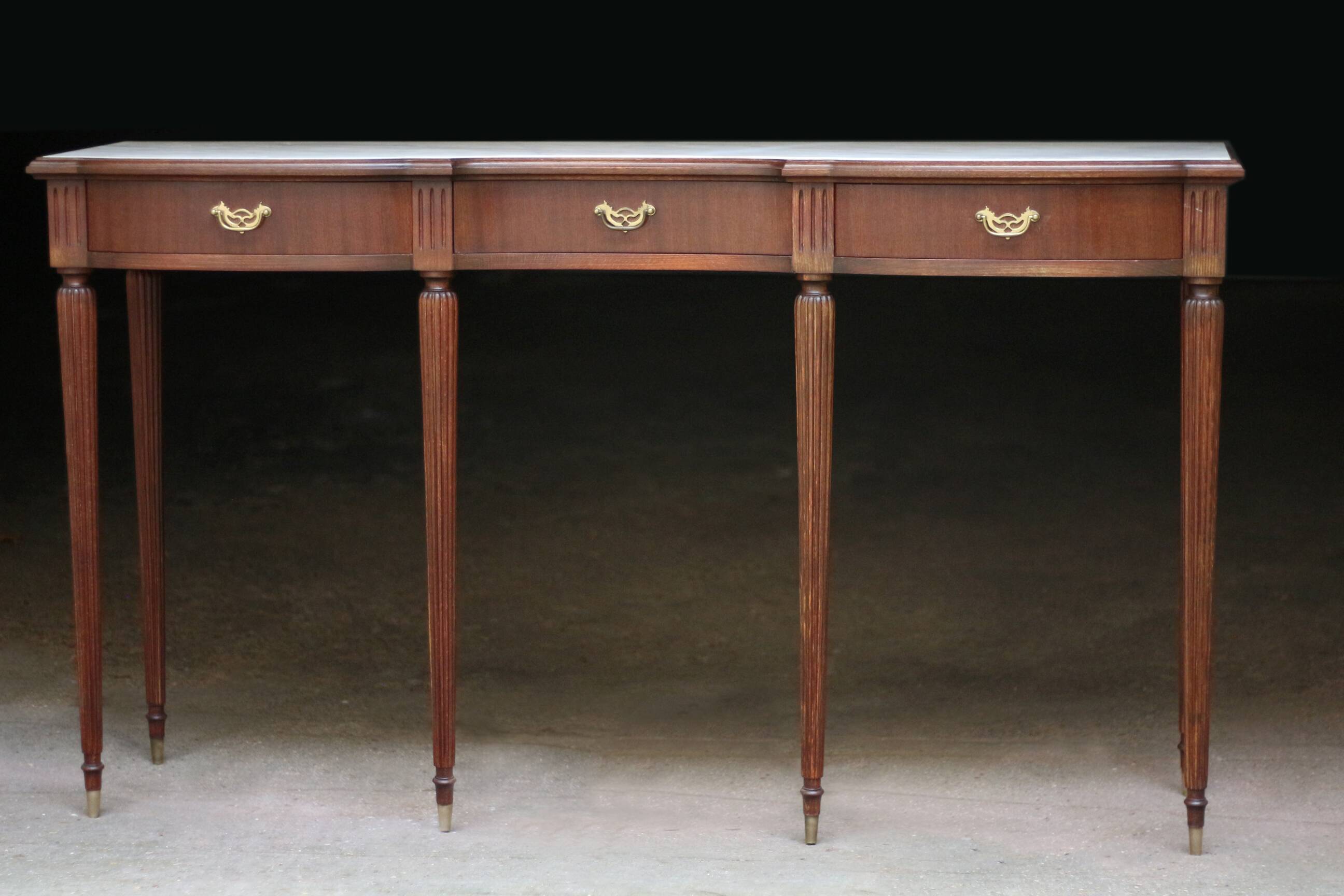 Superb mahogany and marble console table (early 20th century).
