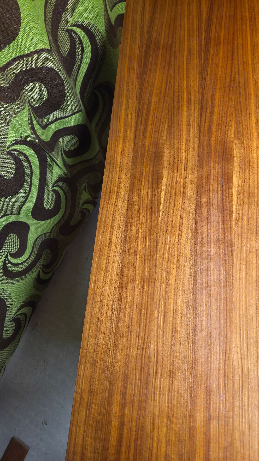 Vintage enfilade in teak veneer from the 60s/70s.