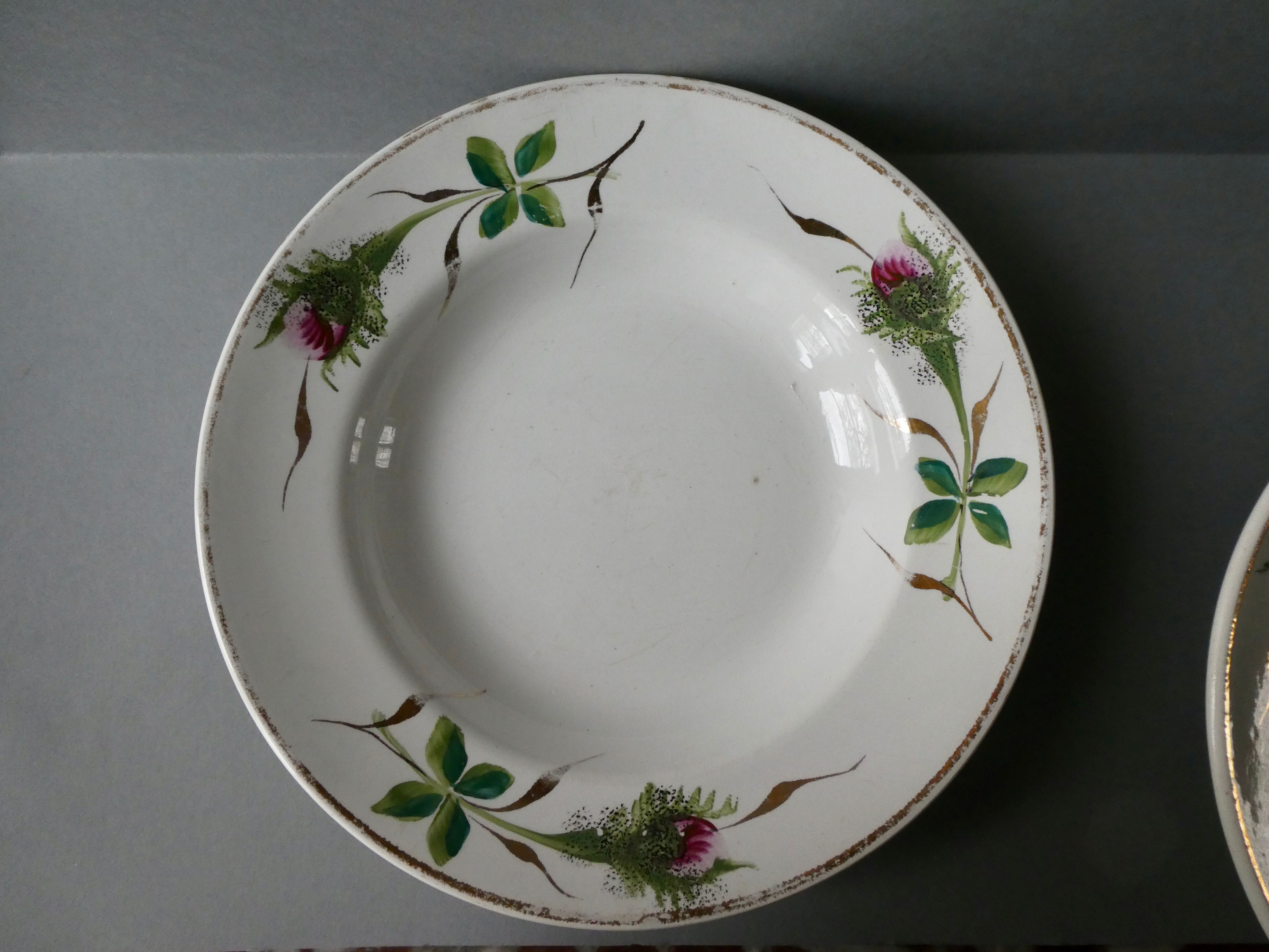 Lot of 2 hollow plates Moulin des Wolves, painted décor