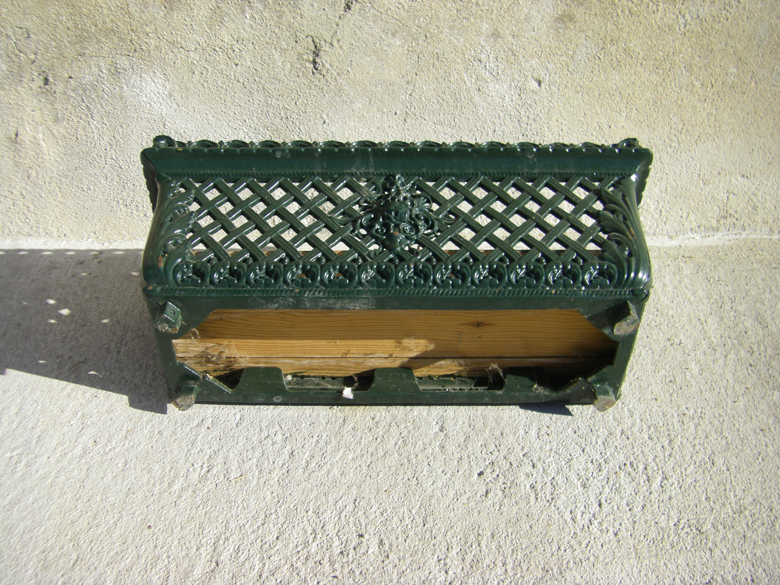 Cast iron planter