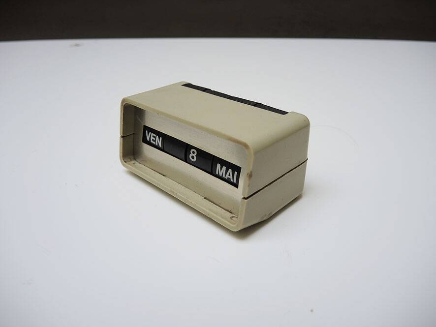 Old Perpetual Calendar 60s/70s