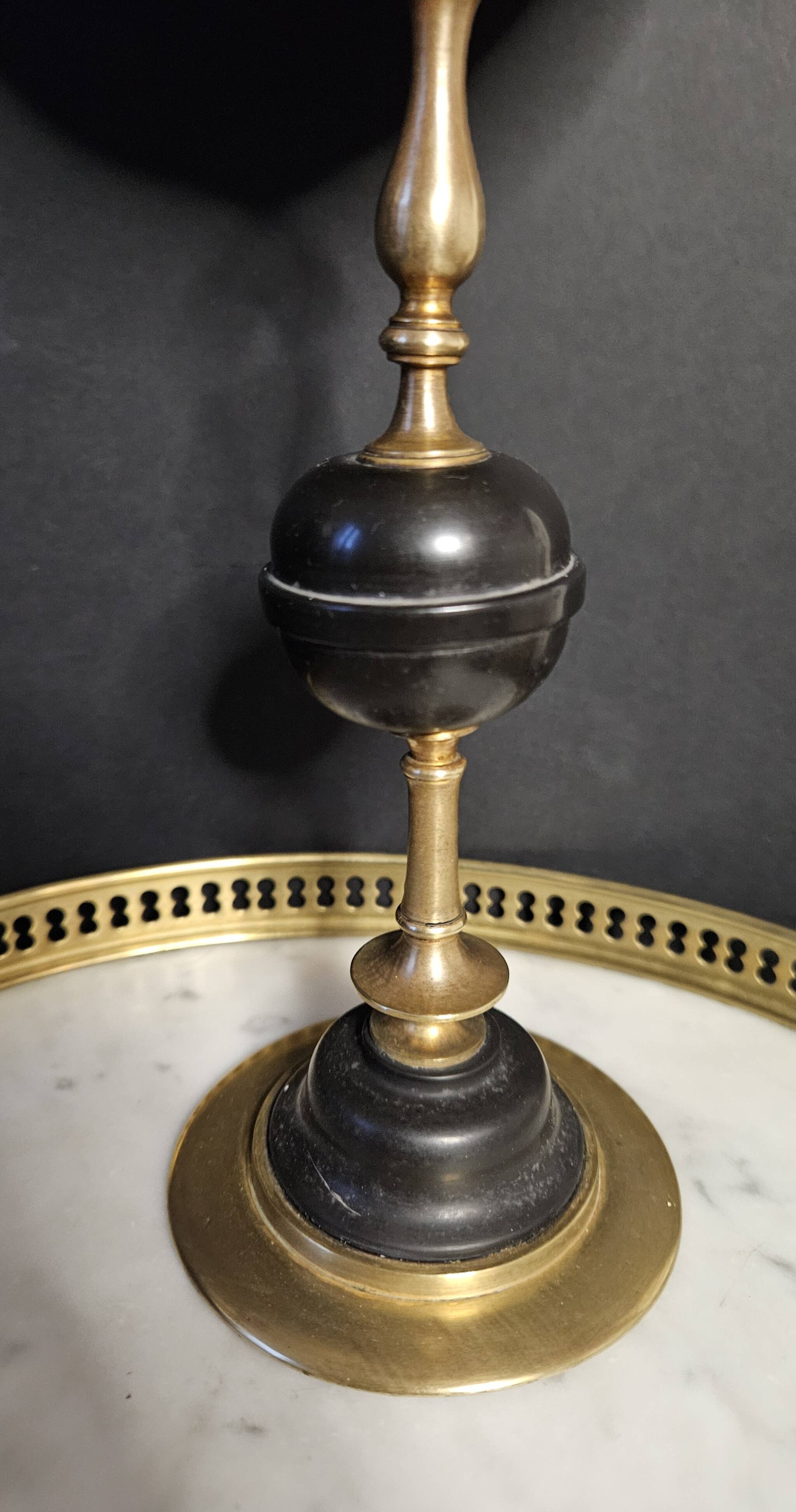 Ostrich Egg, Brass and Black Marble Base (20th century) H: 35 cm | Collection