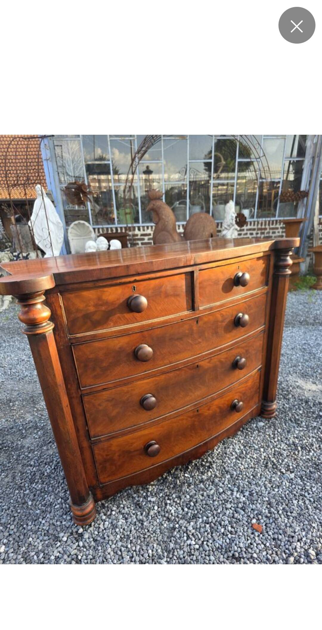 Commode galbée ancienne en acajou