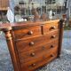 Commode galbée ancienne en acajou