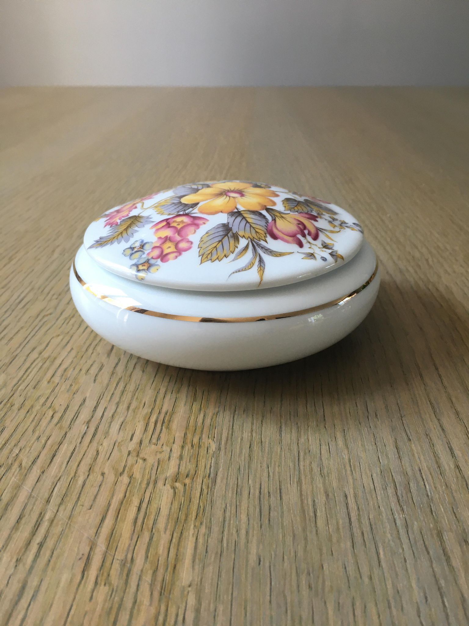 Boite à bijoux vintage en porcelaine de Limoges