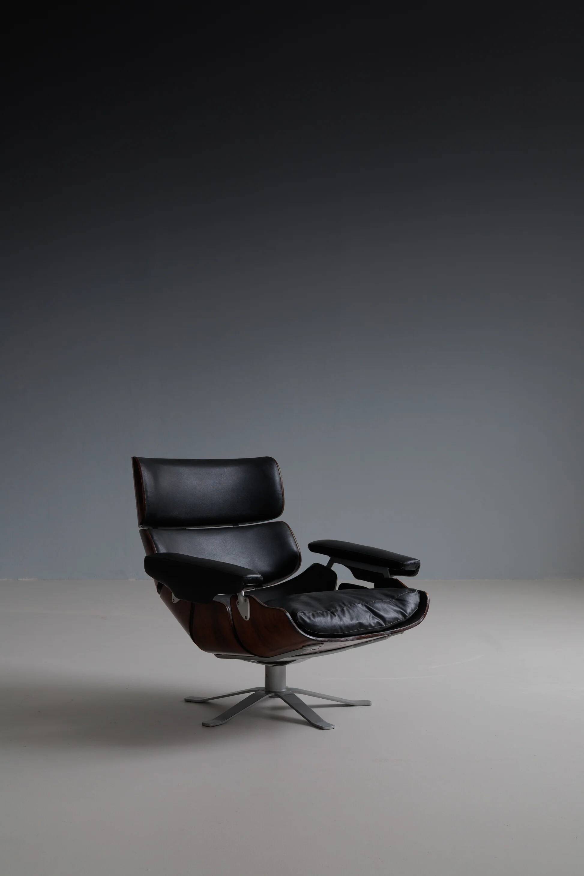 Fauteuil de Carlo Hauner