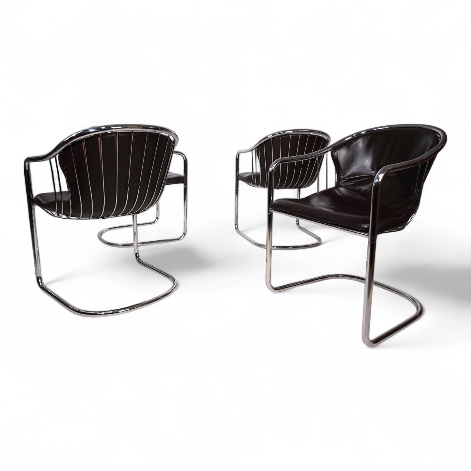 Ensemble de 4 chaises de salle à manger cantilever chromées attribuées à Gastone Rinaldi