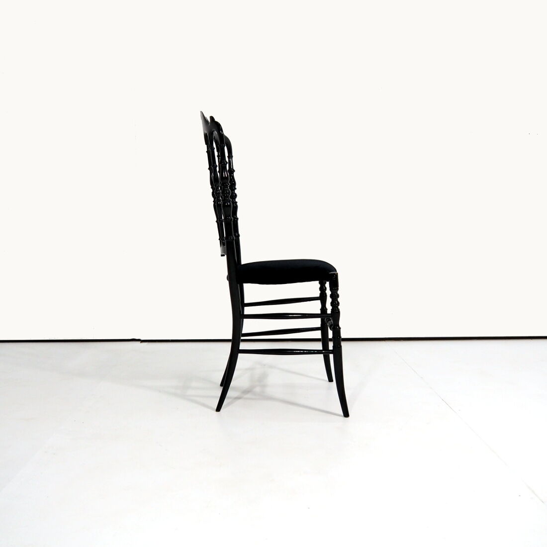 Decorative 'Chiavari' chair designed by Gaetano Descalzi
