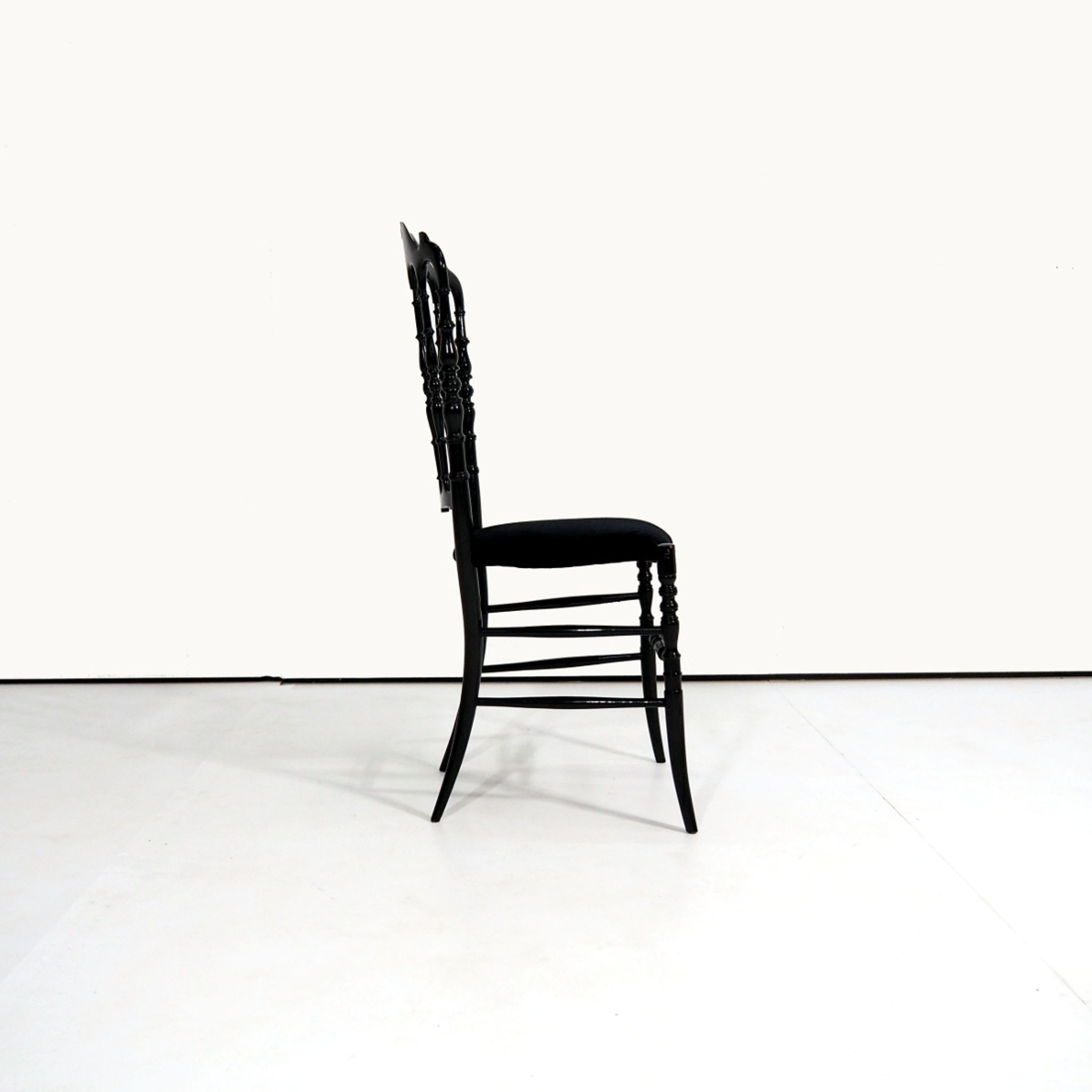 Decorative 'Chiavari' chair designed by Gaetano Descalzi