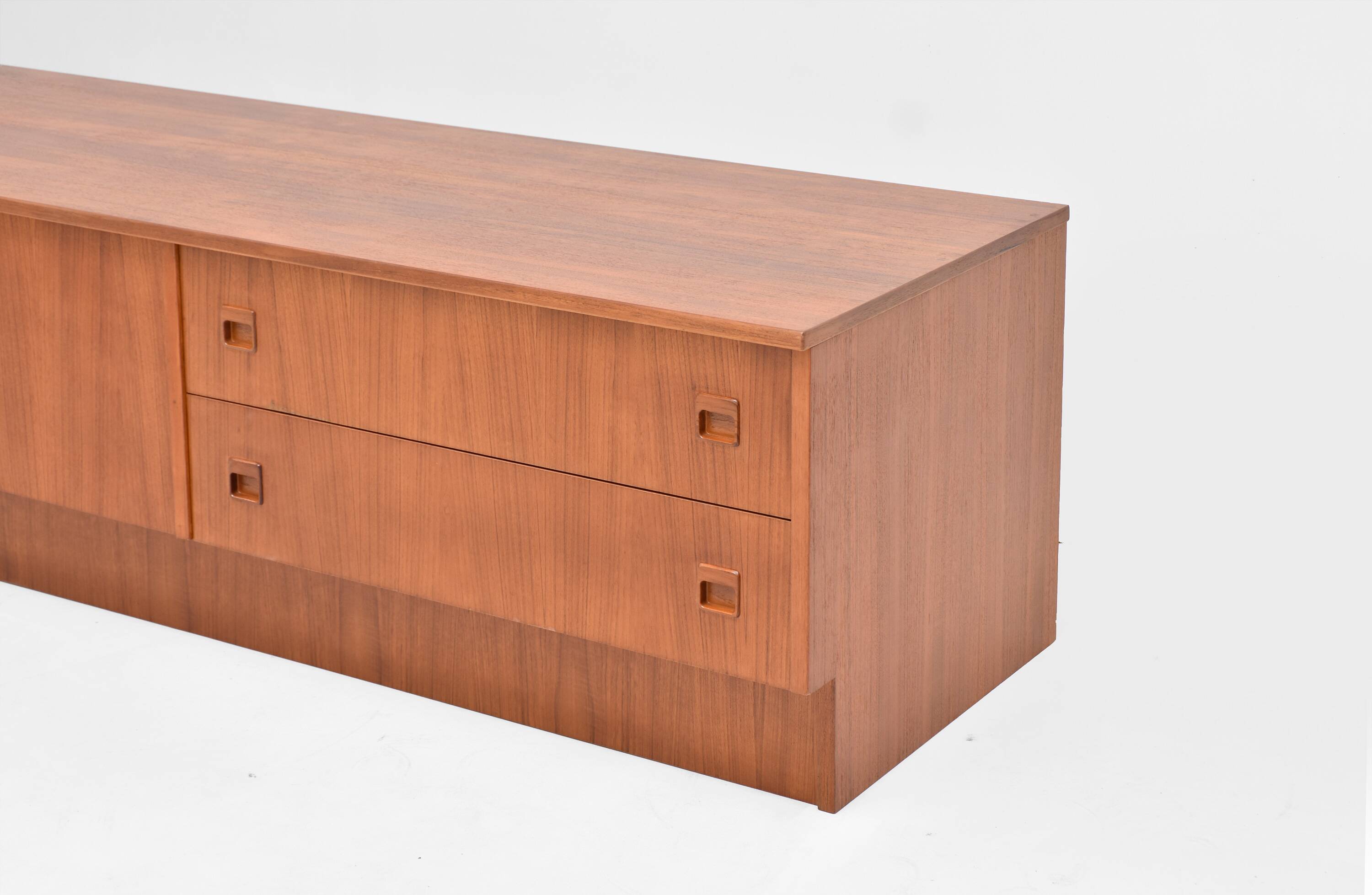 Enfilade basse scandinave vintage restaurée teck