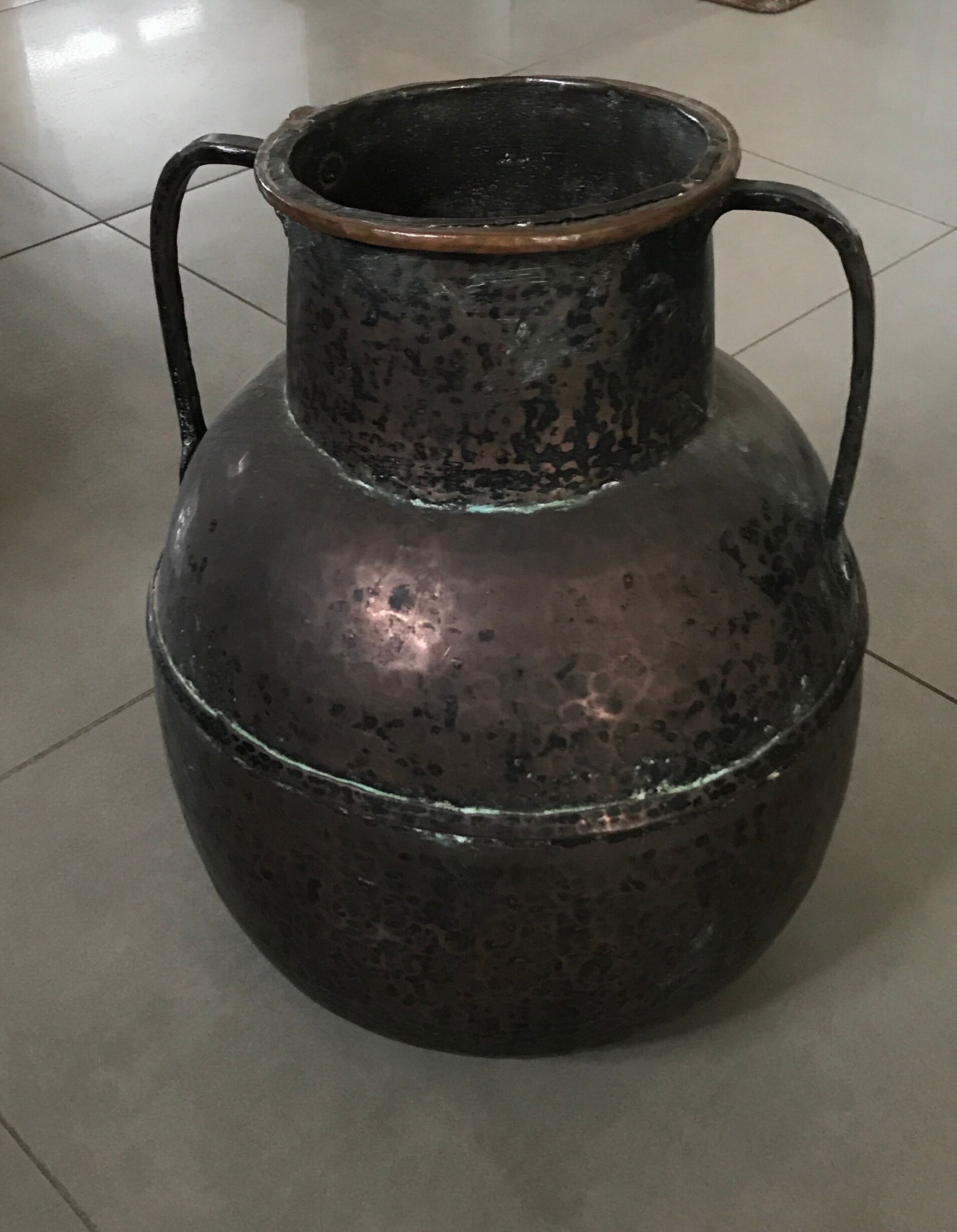 Jar jug with old coves in hammered copper middle east deco xixème