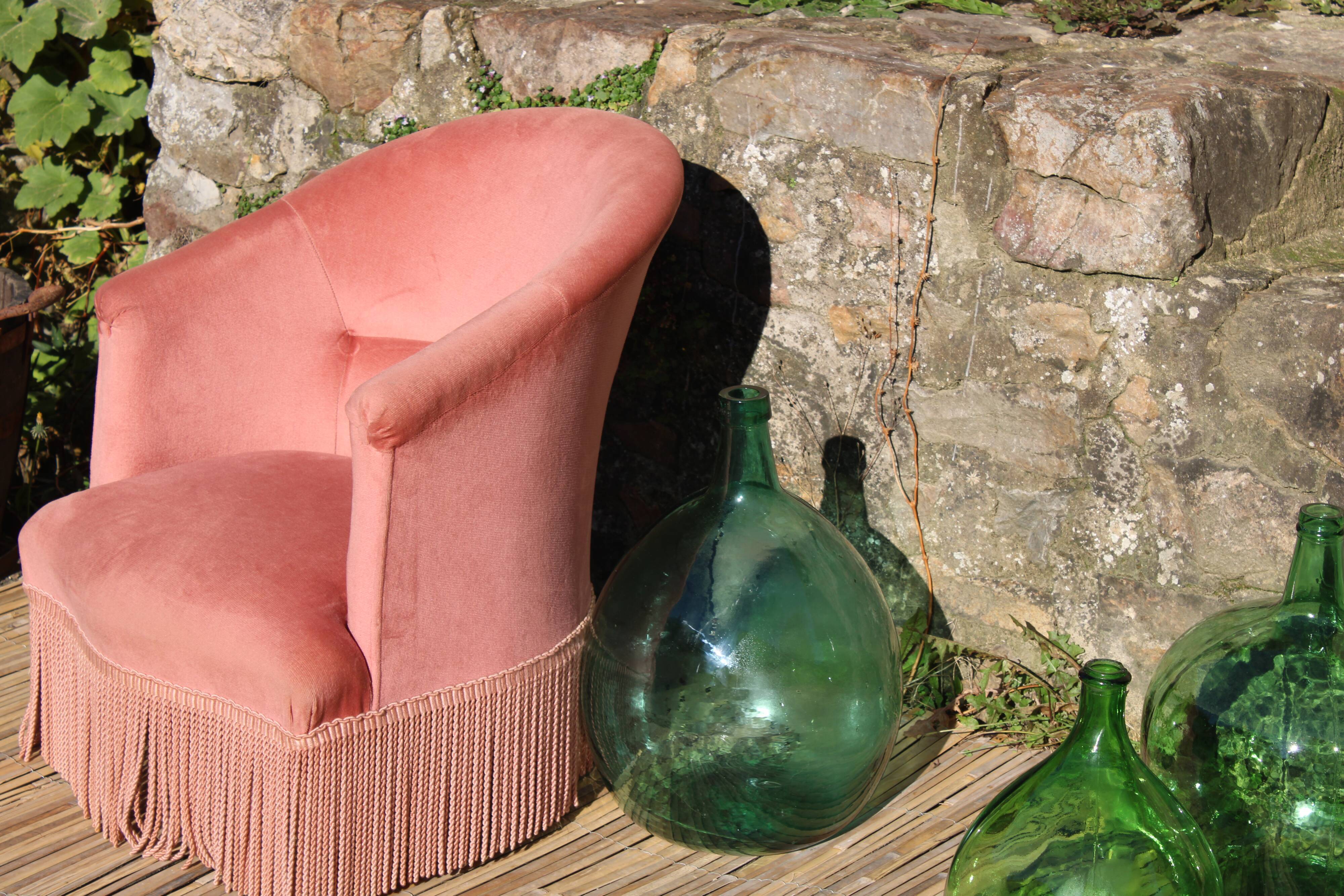 Pink toad chair