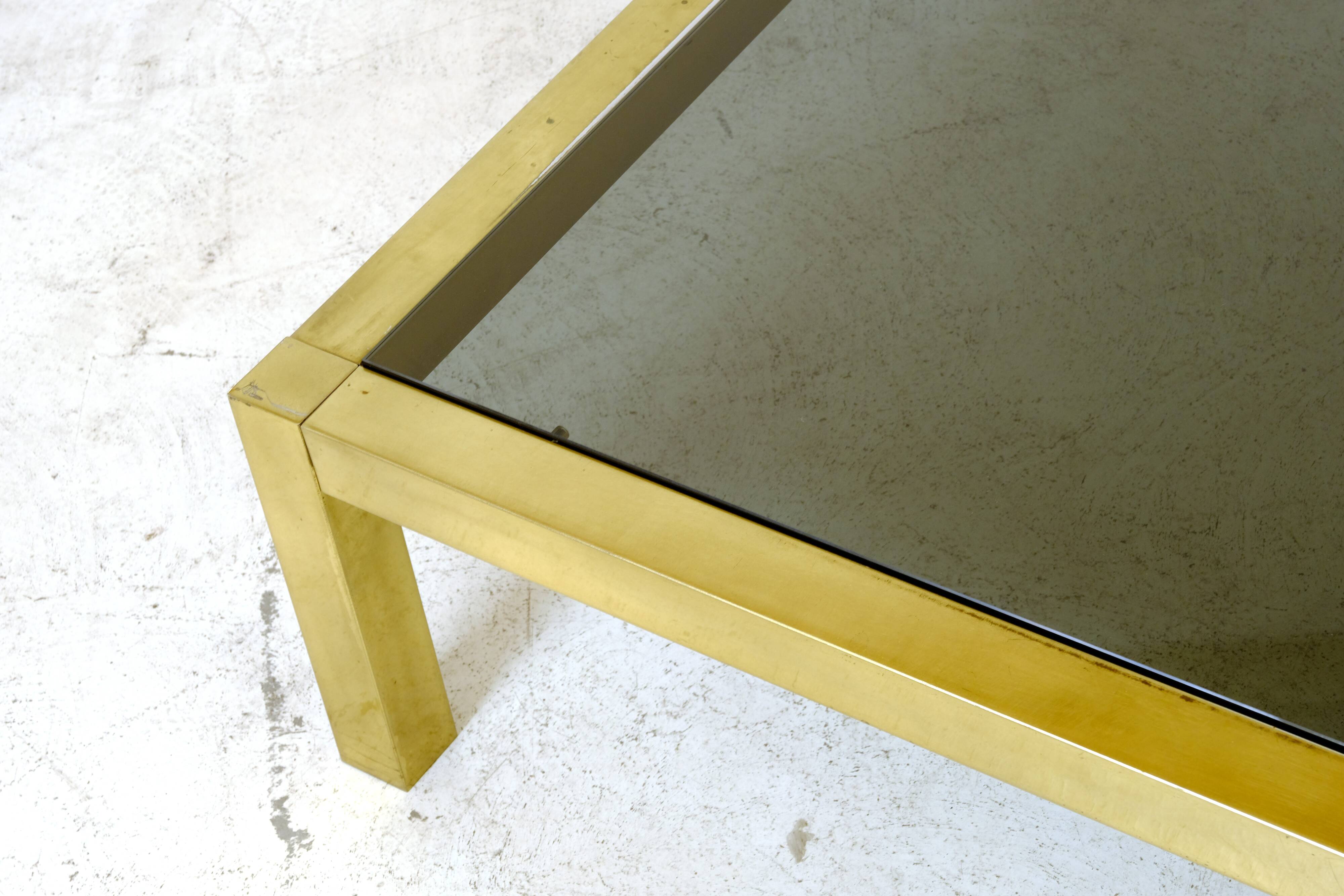 Table basse XXL laiton et verre fumé 1970