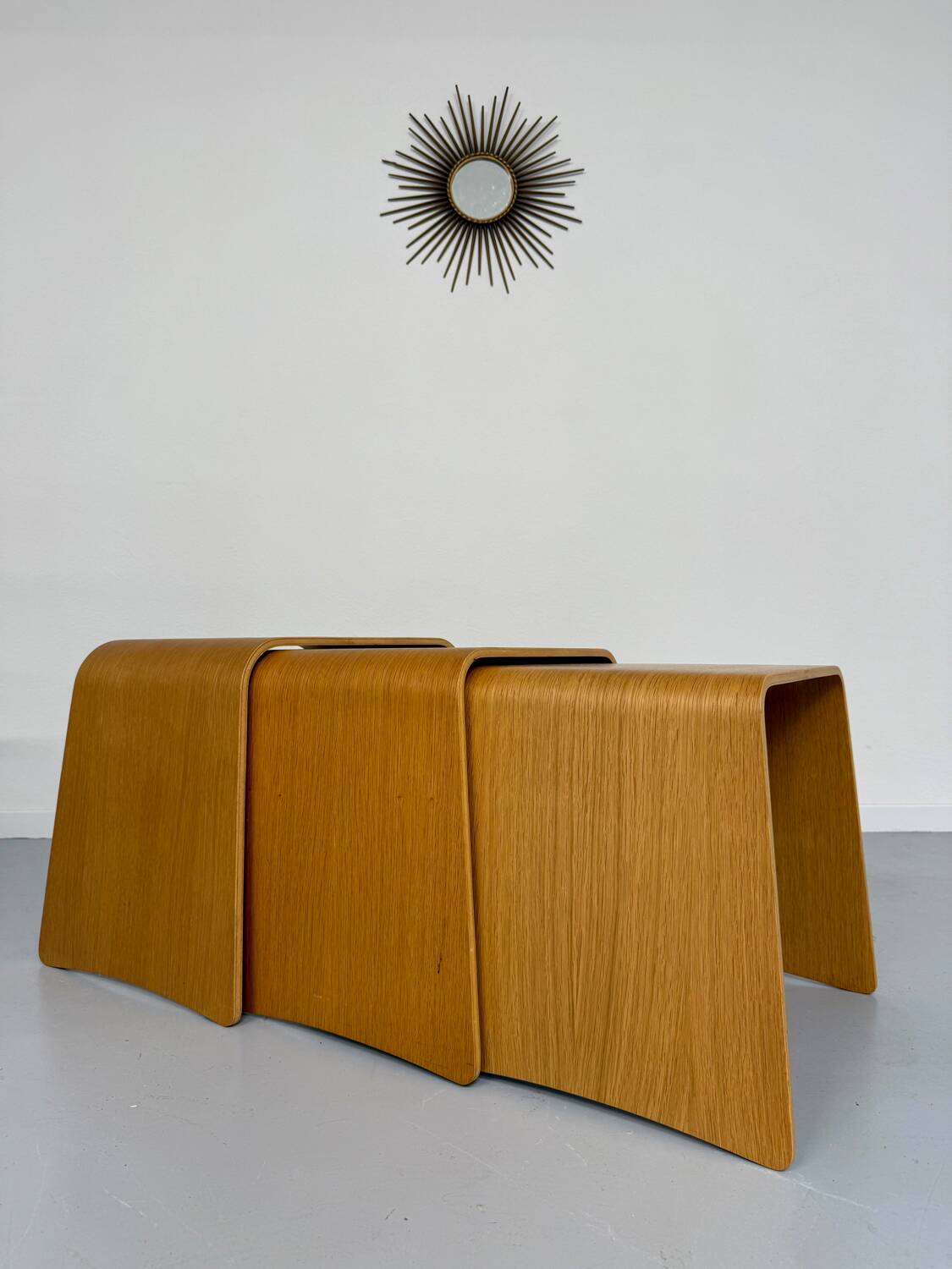 Set of 3 nesting coffee tables in thermoformed wood, 80s design
