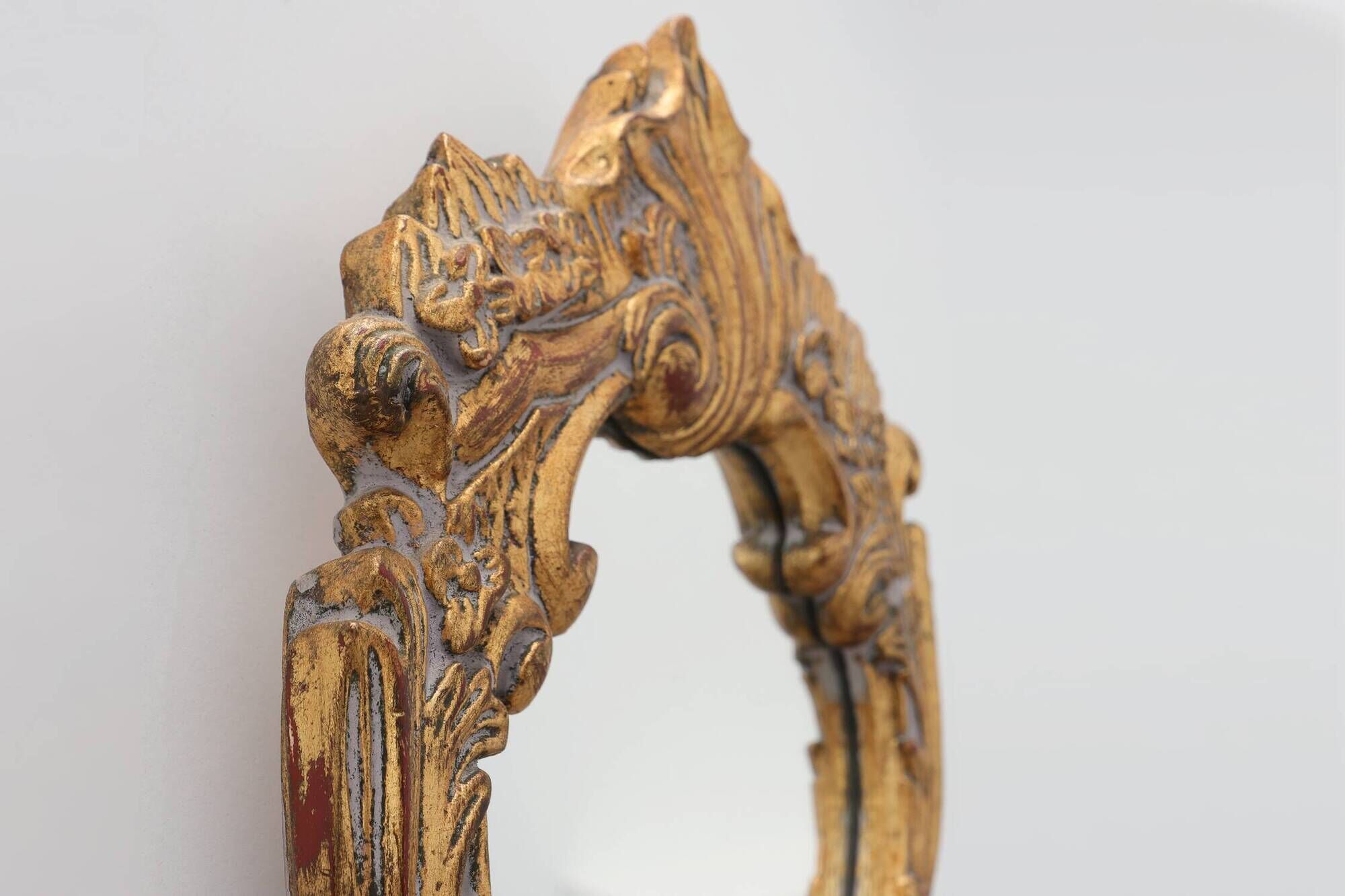 Petit miroir doré de style rococo, Italie, XXe siècle