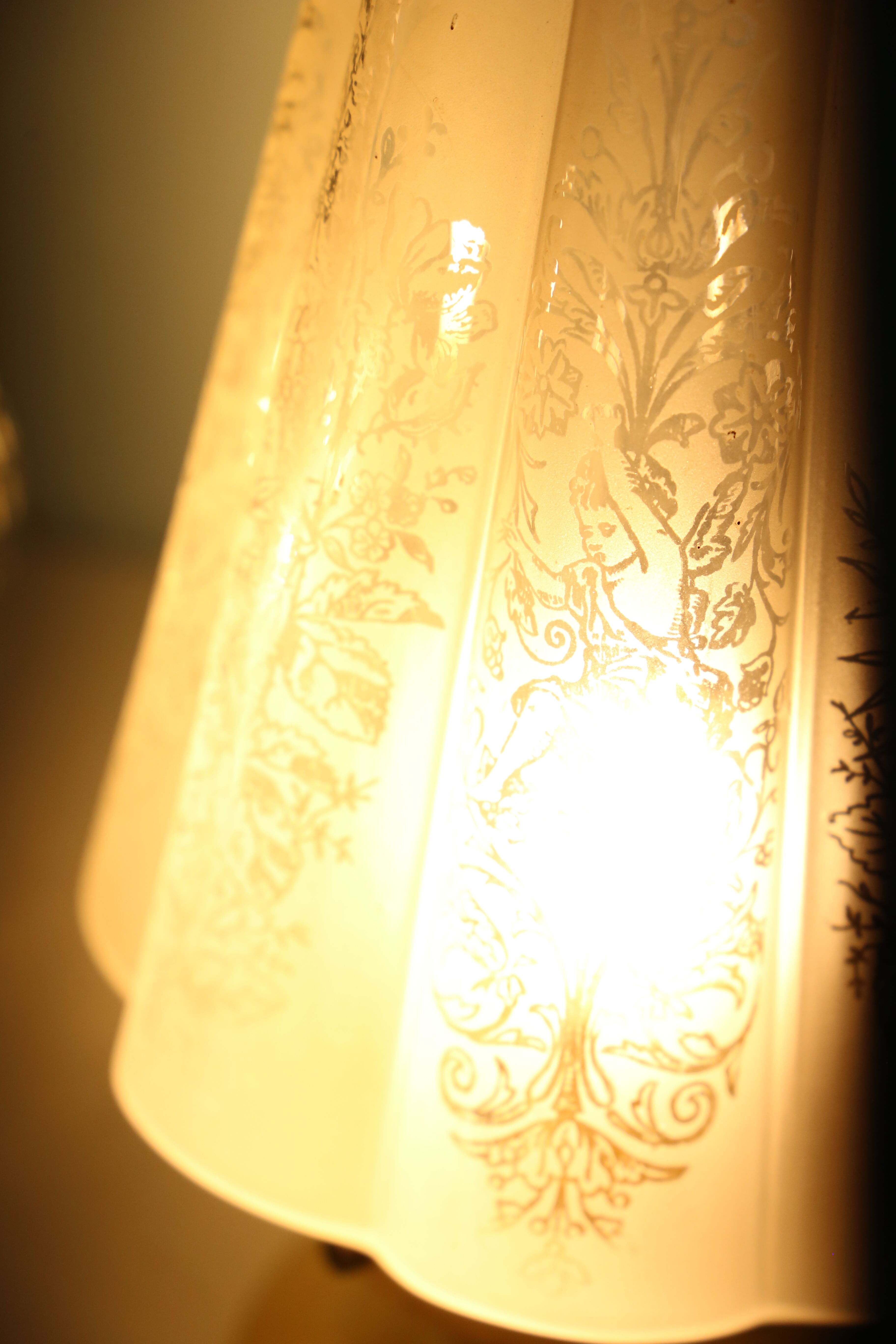 Table lamp, open corolla globe, vintage