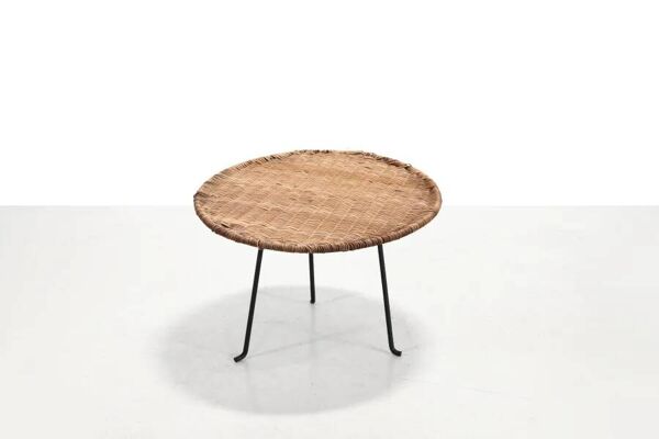 Table d'appoint ronde en rotin par Raoul Guys