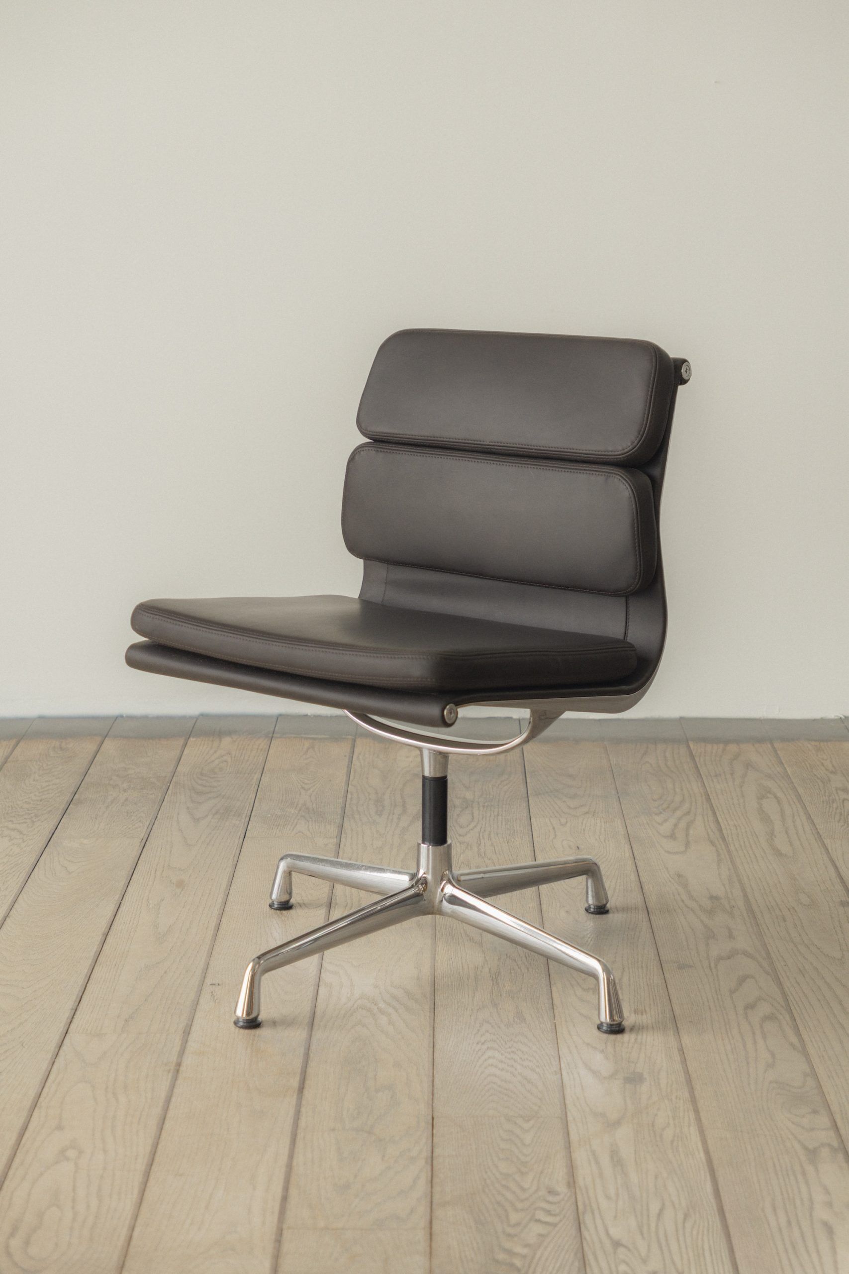 Soft Pad Chair EA 205