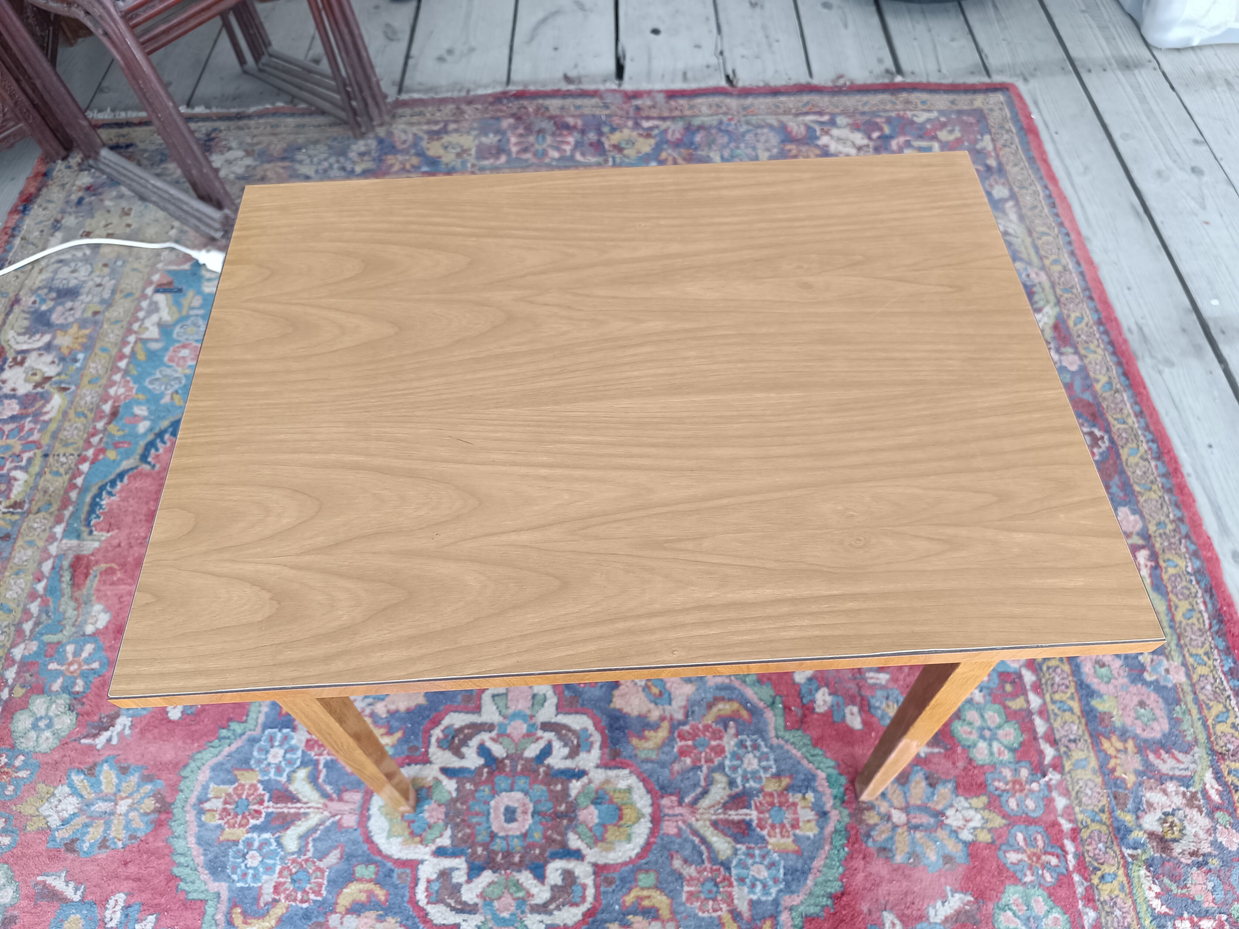 Petite table vintage