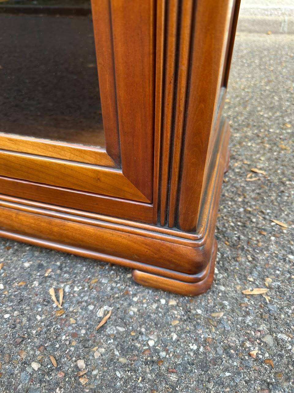 Display cabinet in solid cherry wood Louis Philippe style, 1980s - 108x35x140cm