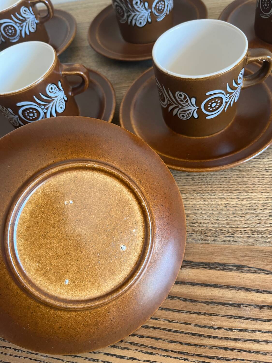 Vintage coffee service in brown stoneware from the 1970s.