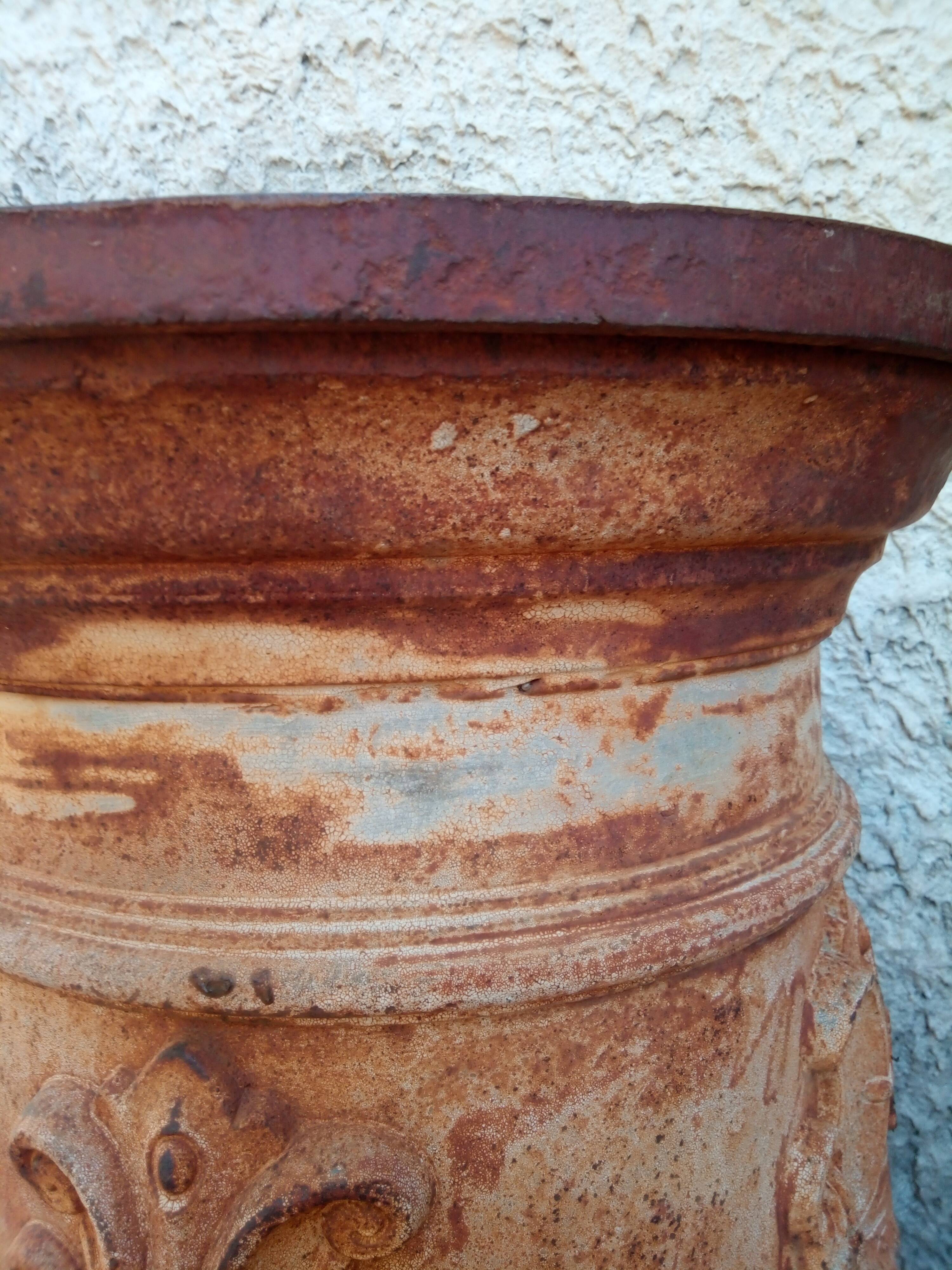 Ancient garden column, pedestal, iron cast. 19th. 85 A.M.